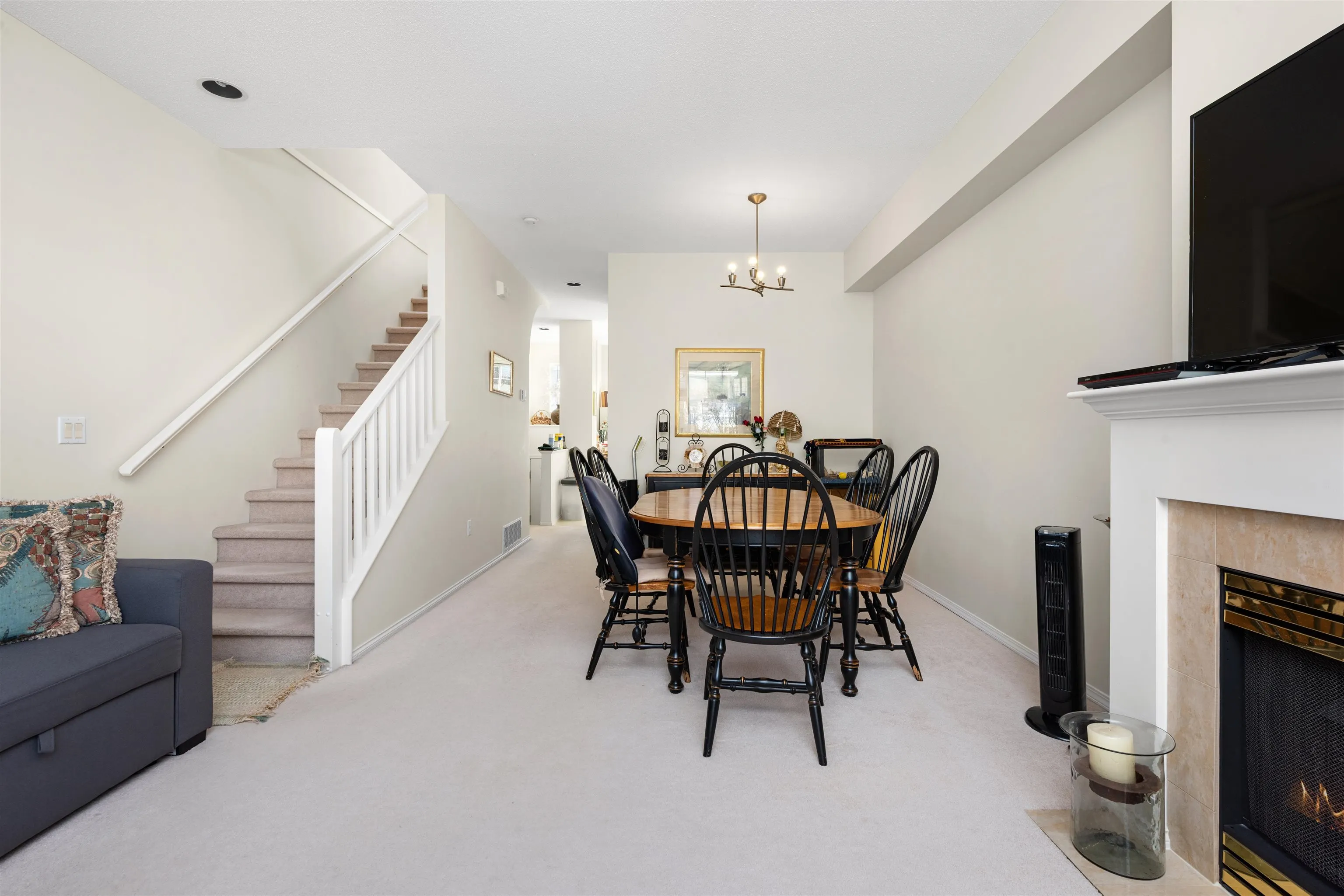 42 3711 Robson Court