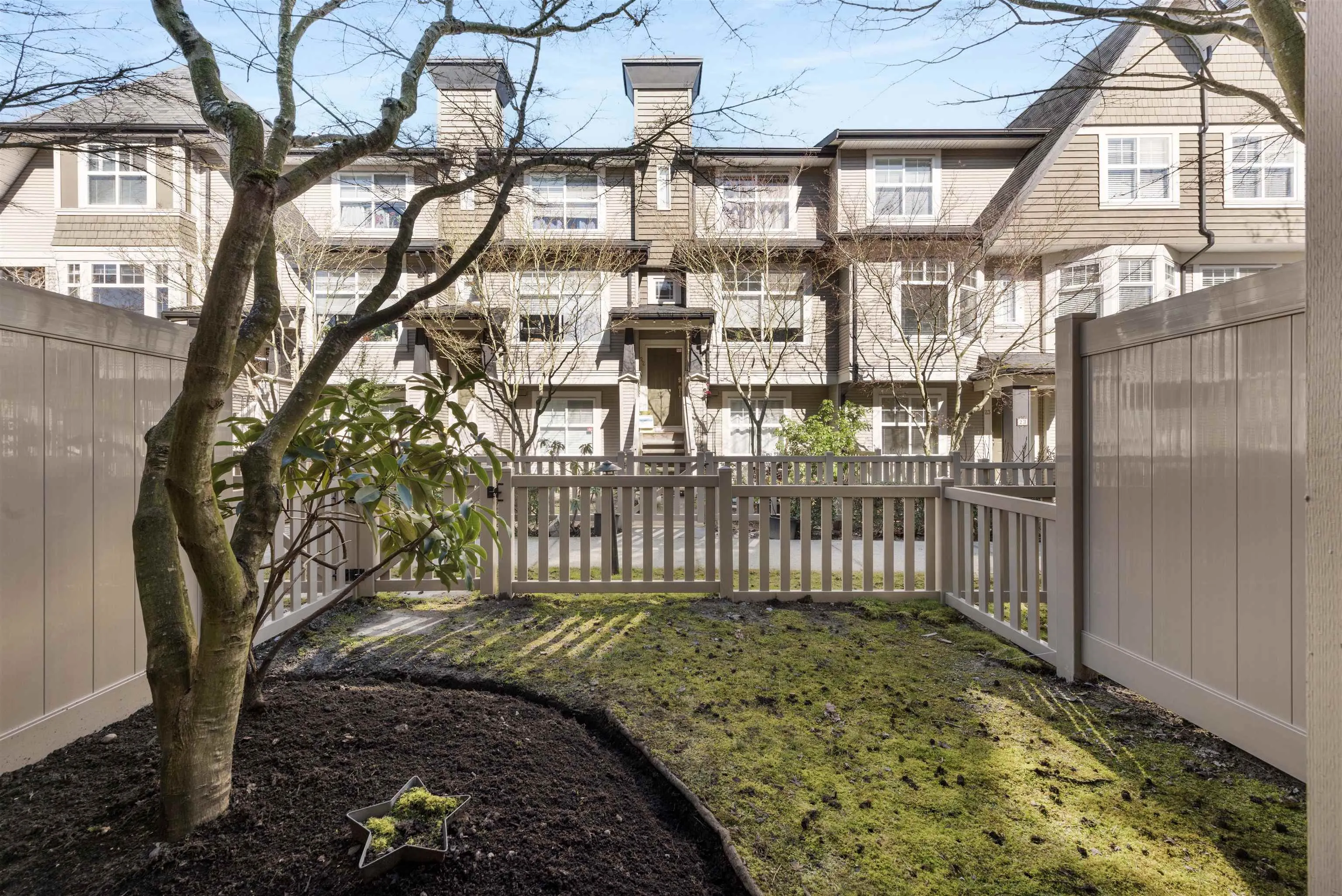 42 3711 Robson Court
