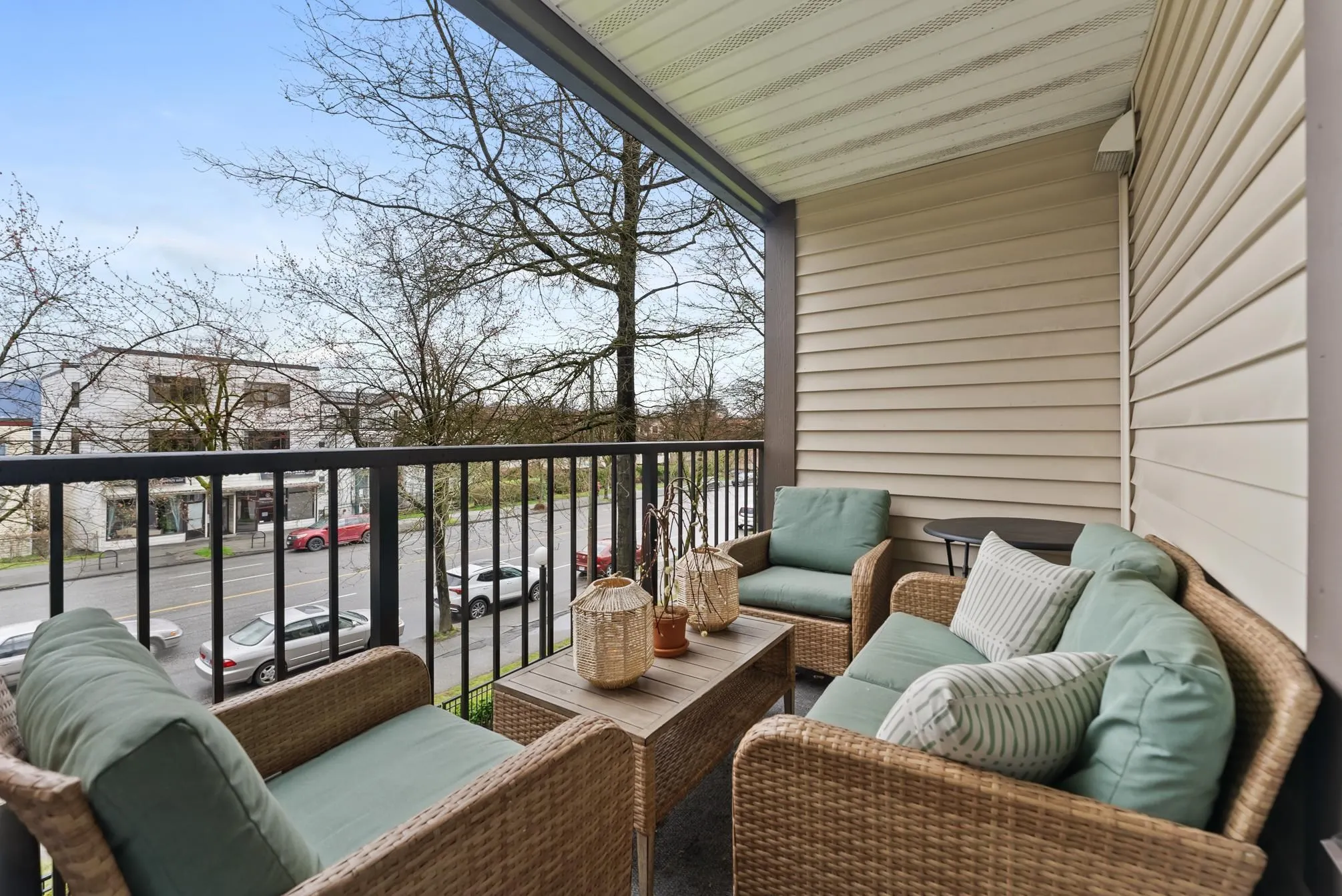304 1040 E Broadway
