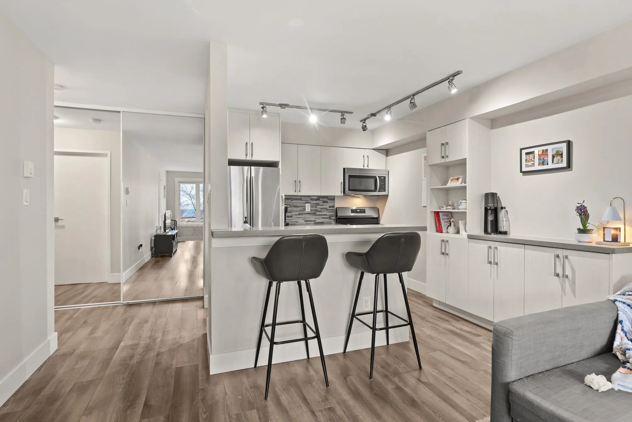 304 1040 E Broadway