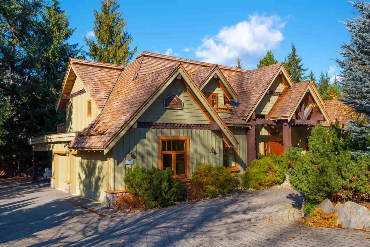 3012 Alpine Crescent