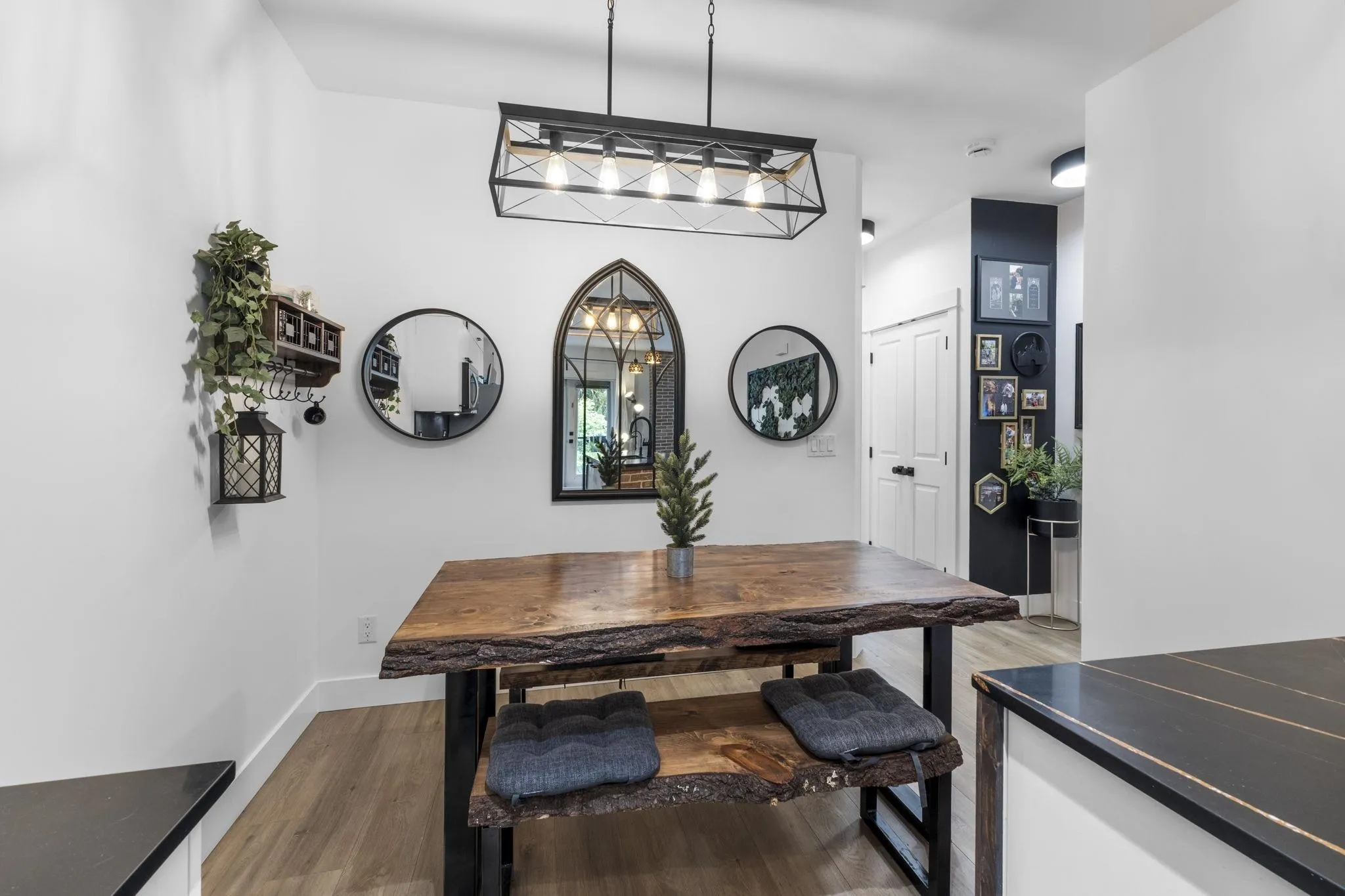 121 3382 Viewmount Drive