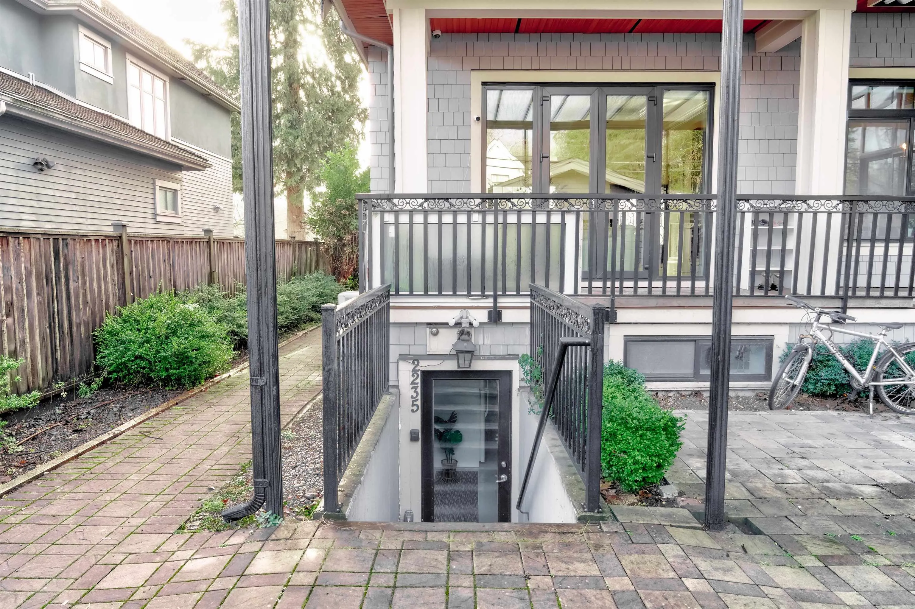 2237 W 37th Avenue