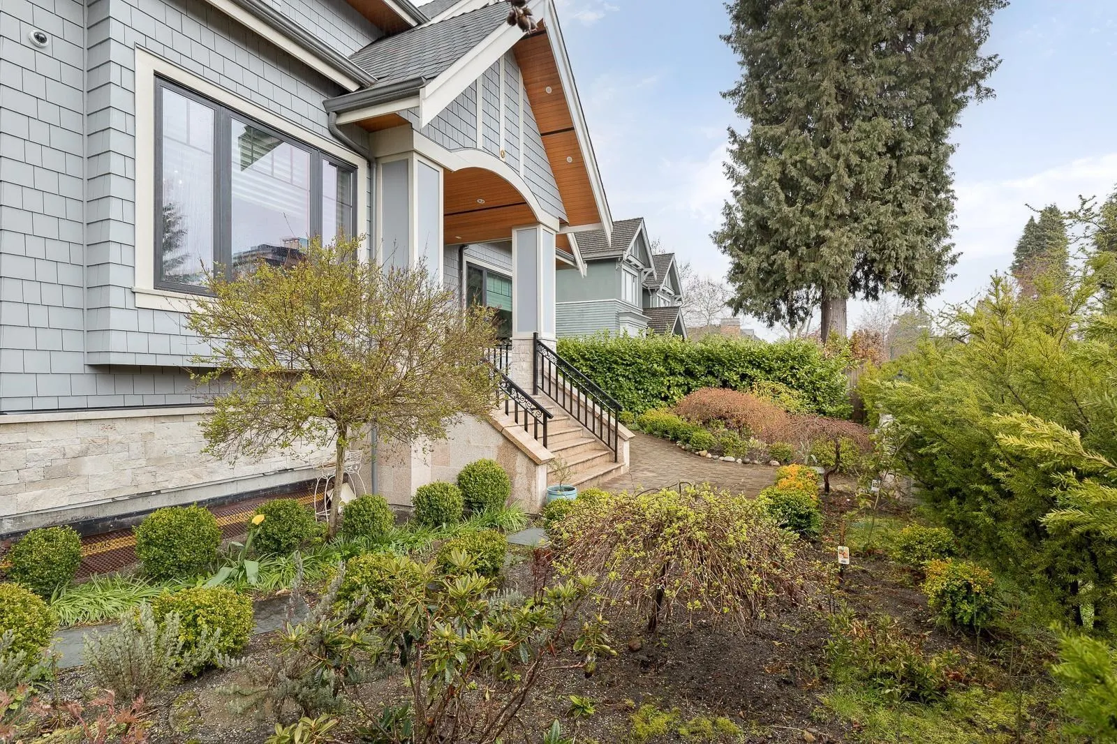 2237 W 37th Avenue