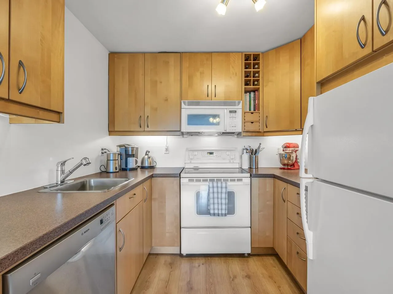 206 251 W 4th Street