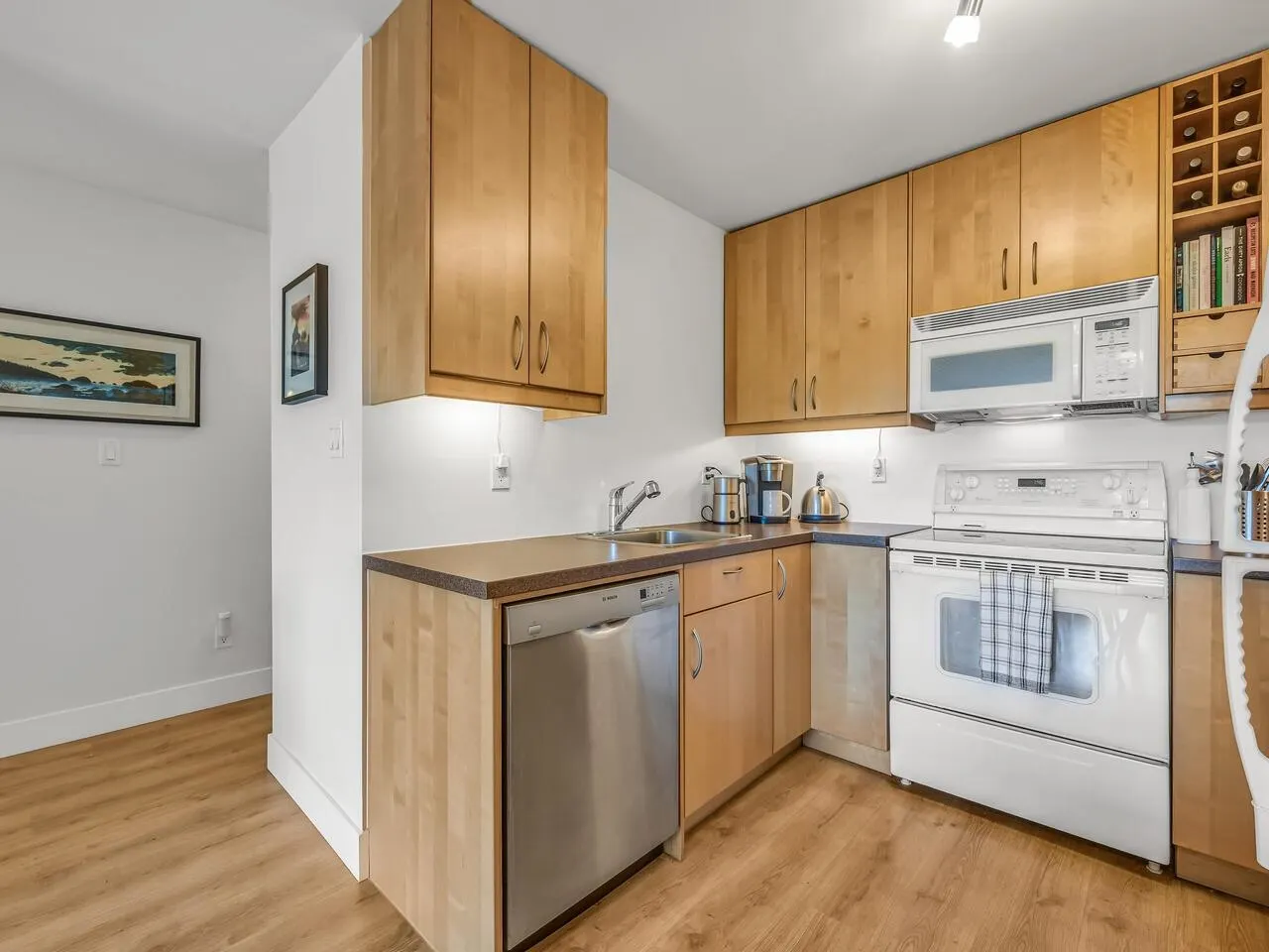 206 251 W 4th Street