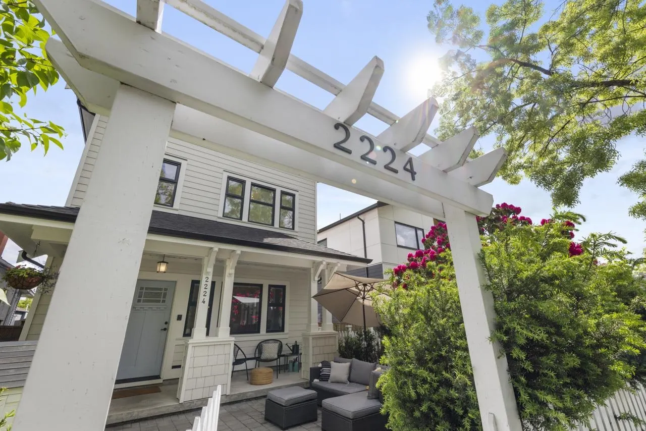 2224 E 10th Avenue