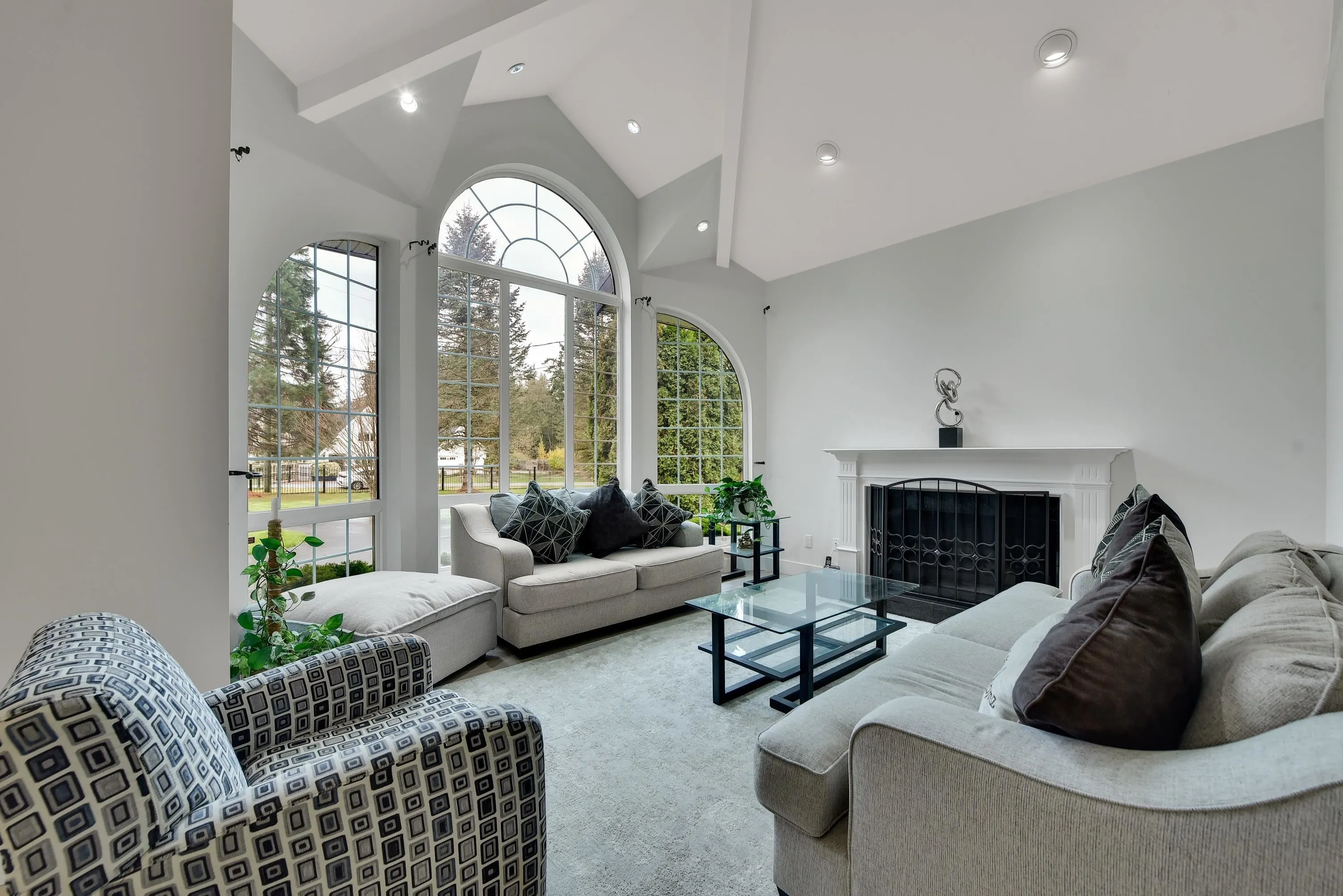 20054 Fernridge Crescent