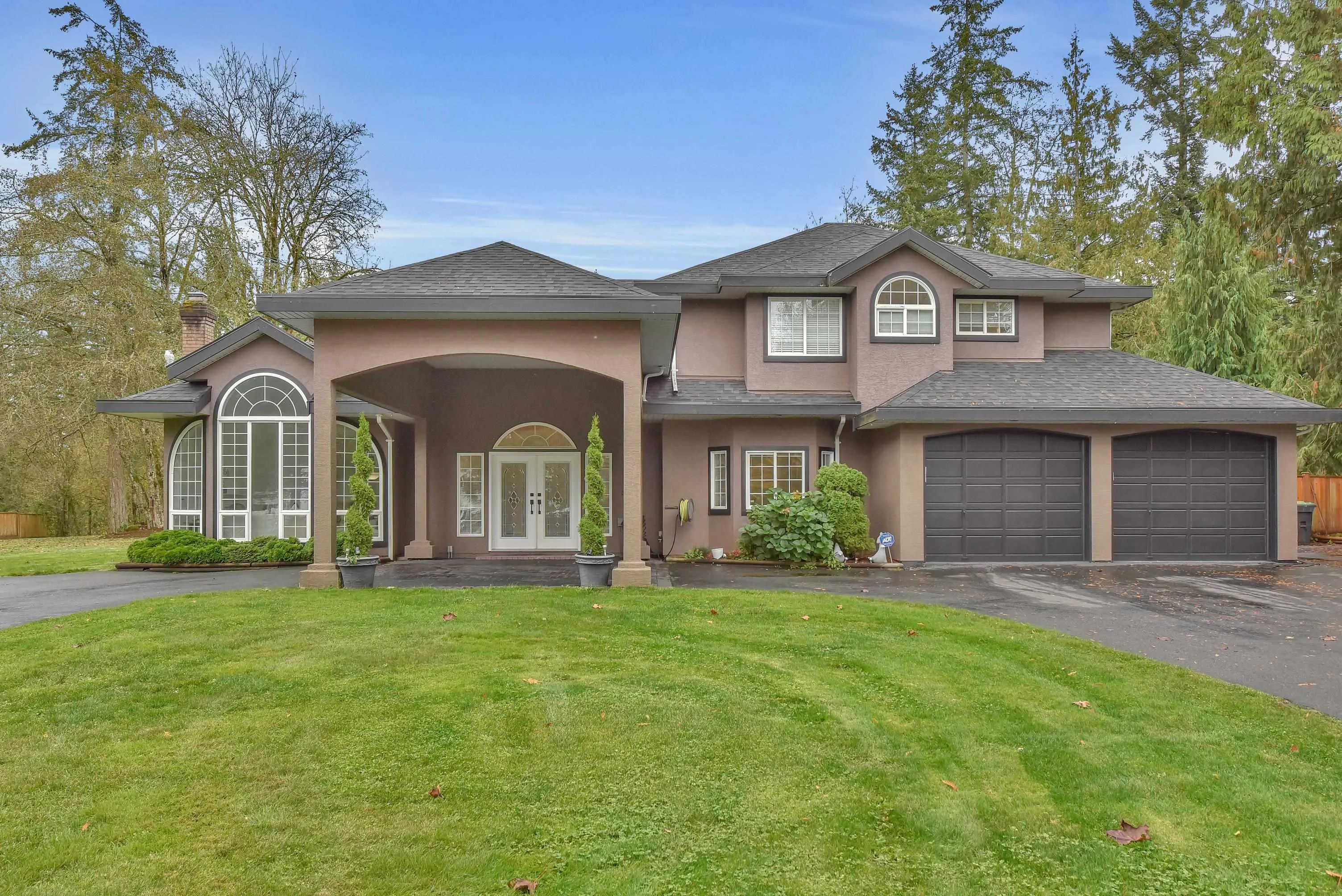 20054 Fernridge Crescent
