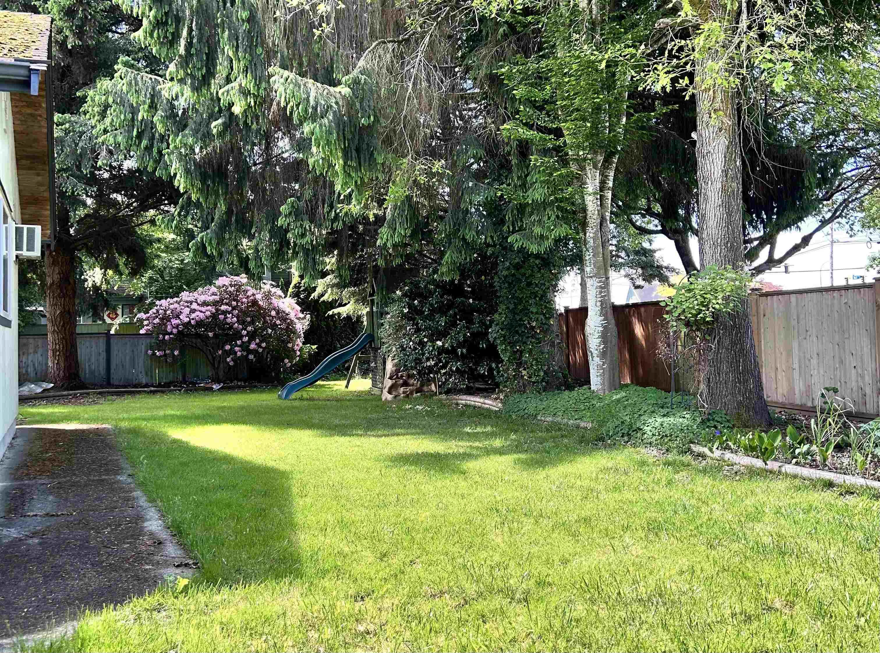 8160 Rosebank Crescent