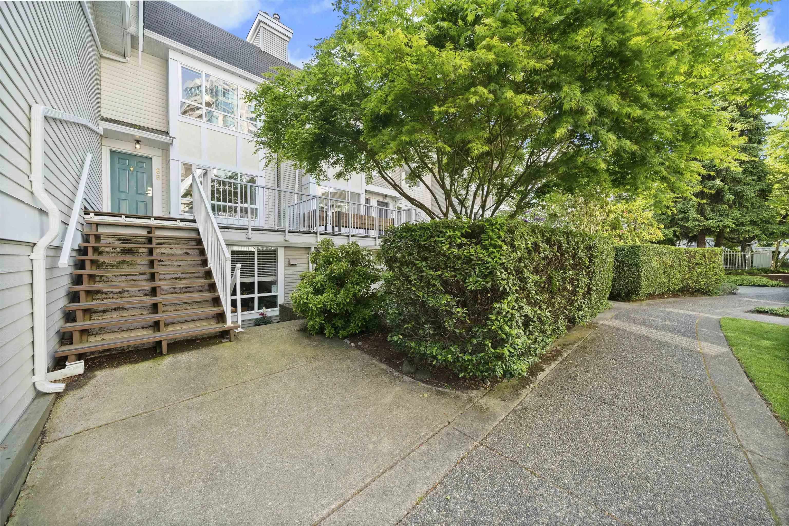 66 6588 Southoaks Crescent