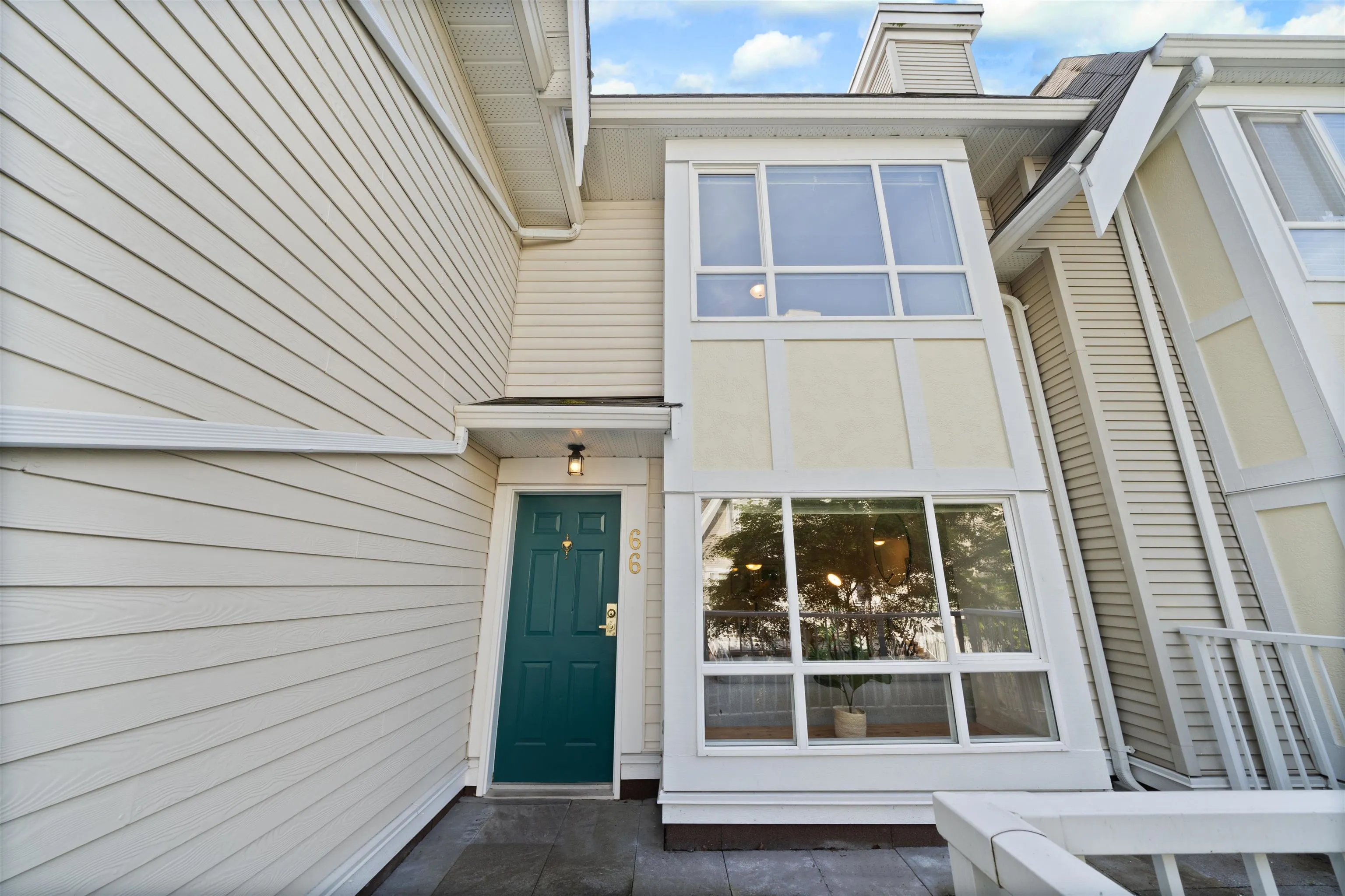 66 6588 Southoaks Crescent