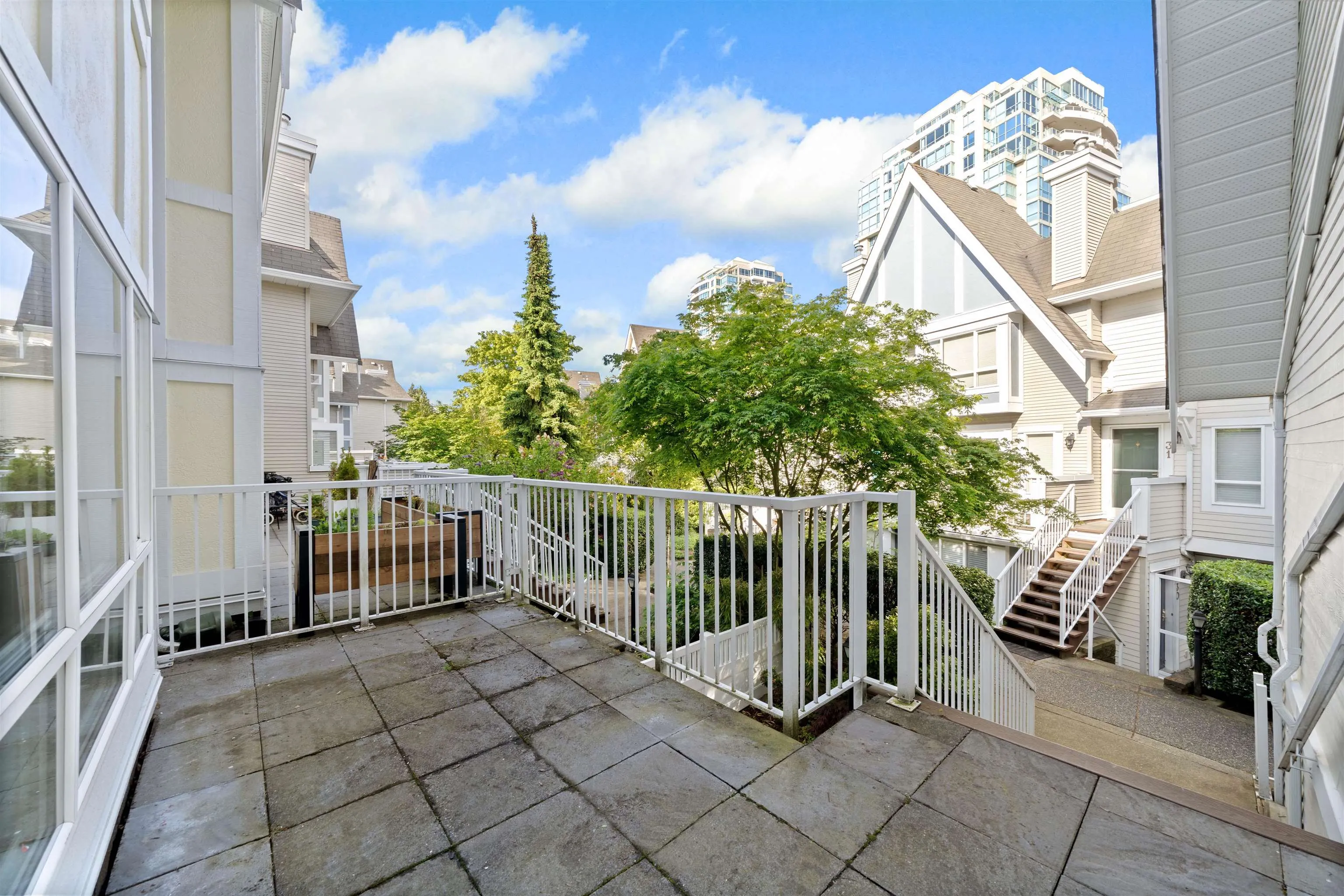 66 6588 Southoaks Crescent