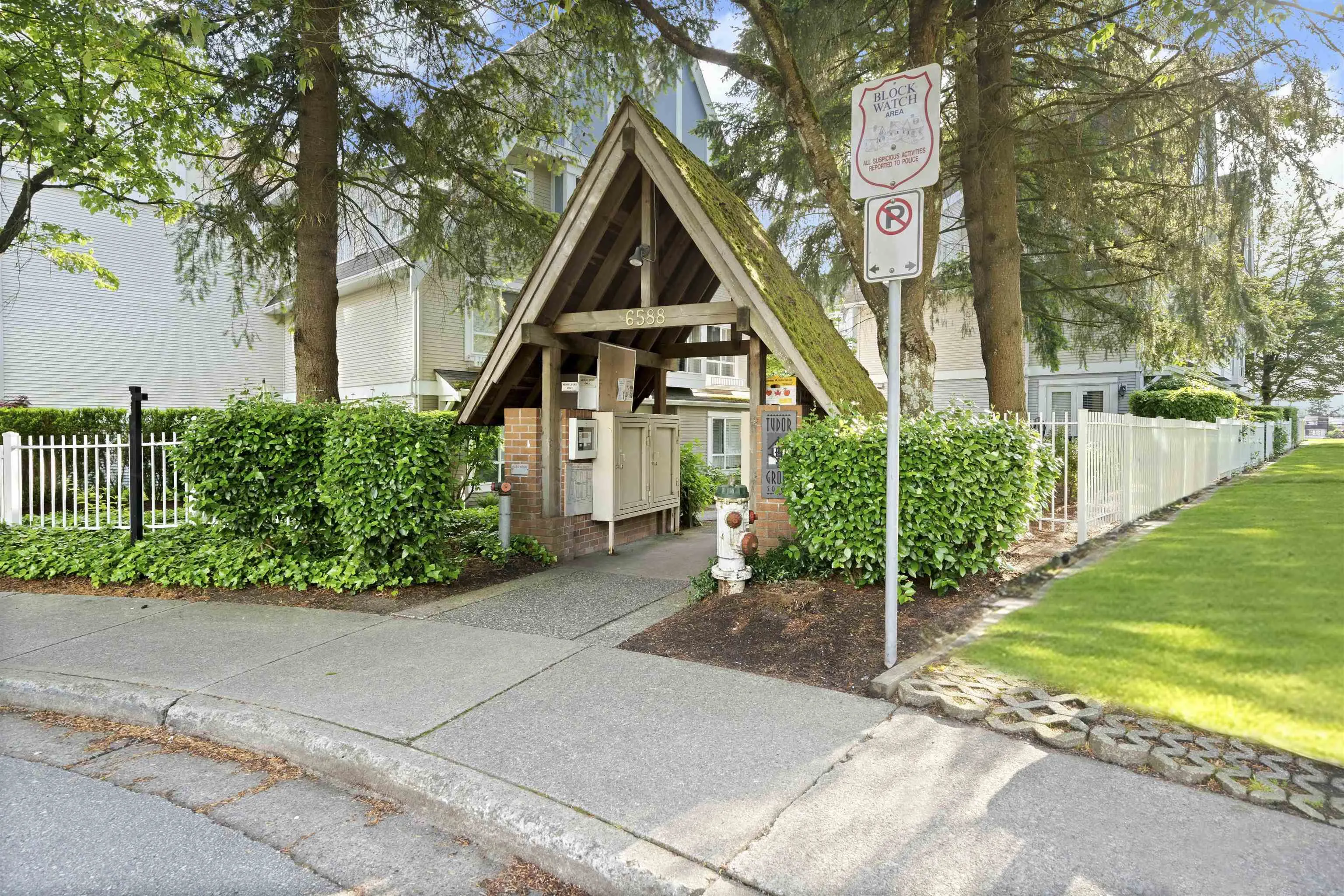 66 6588 Southoaks Crescent