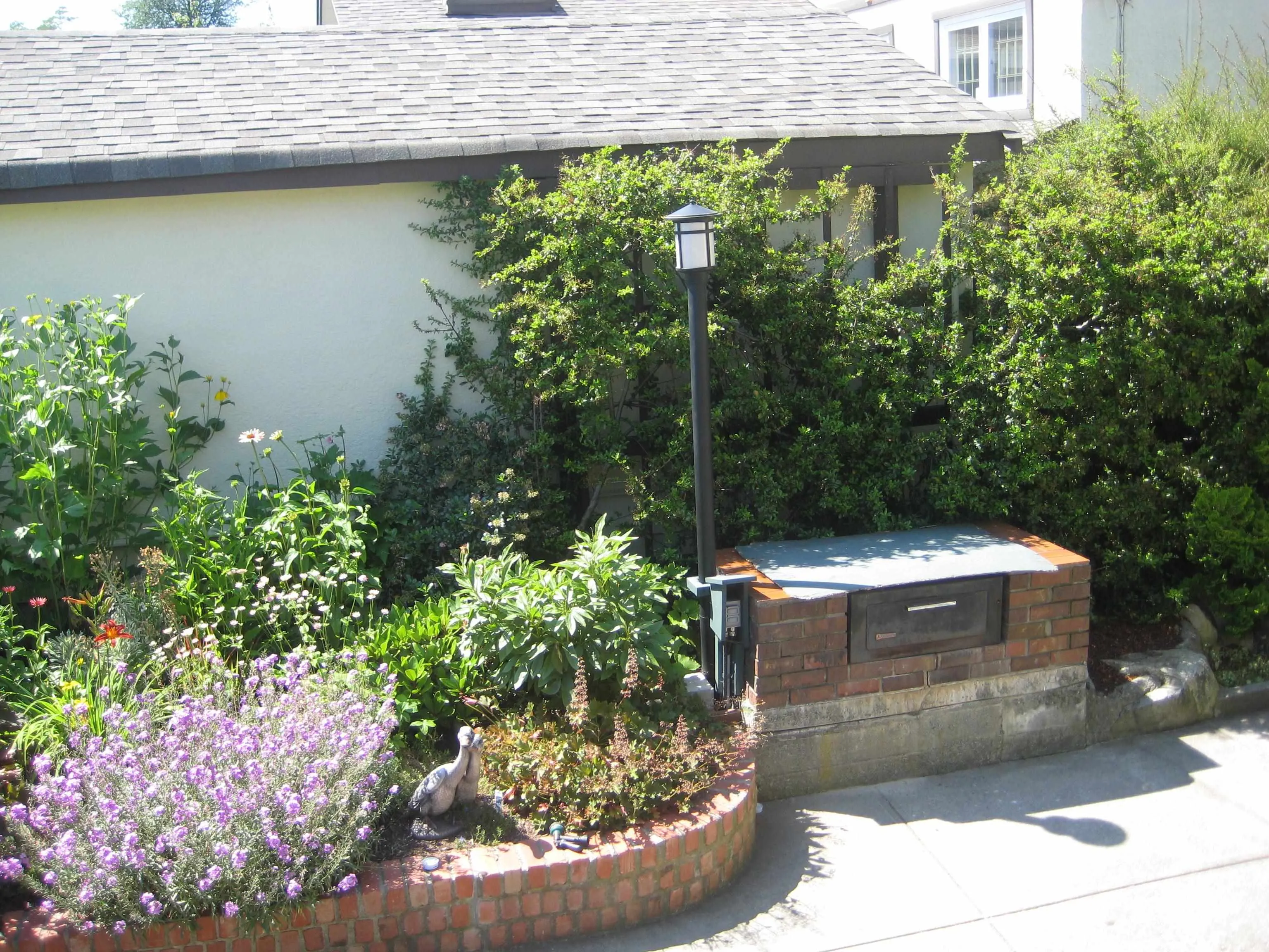 936 W 37th Avenue