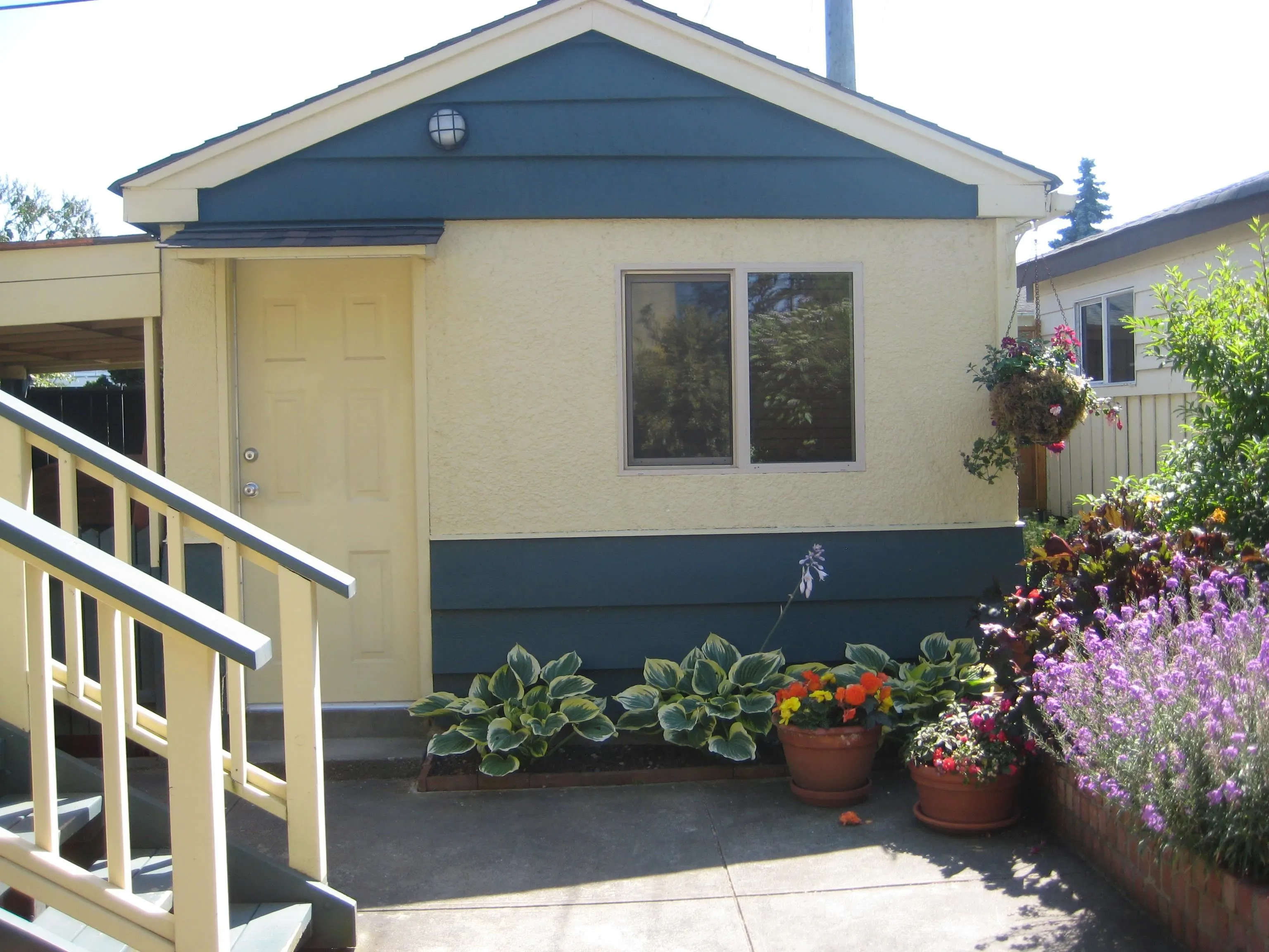936 W 37th Avenue