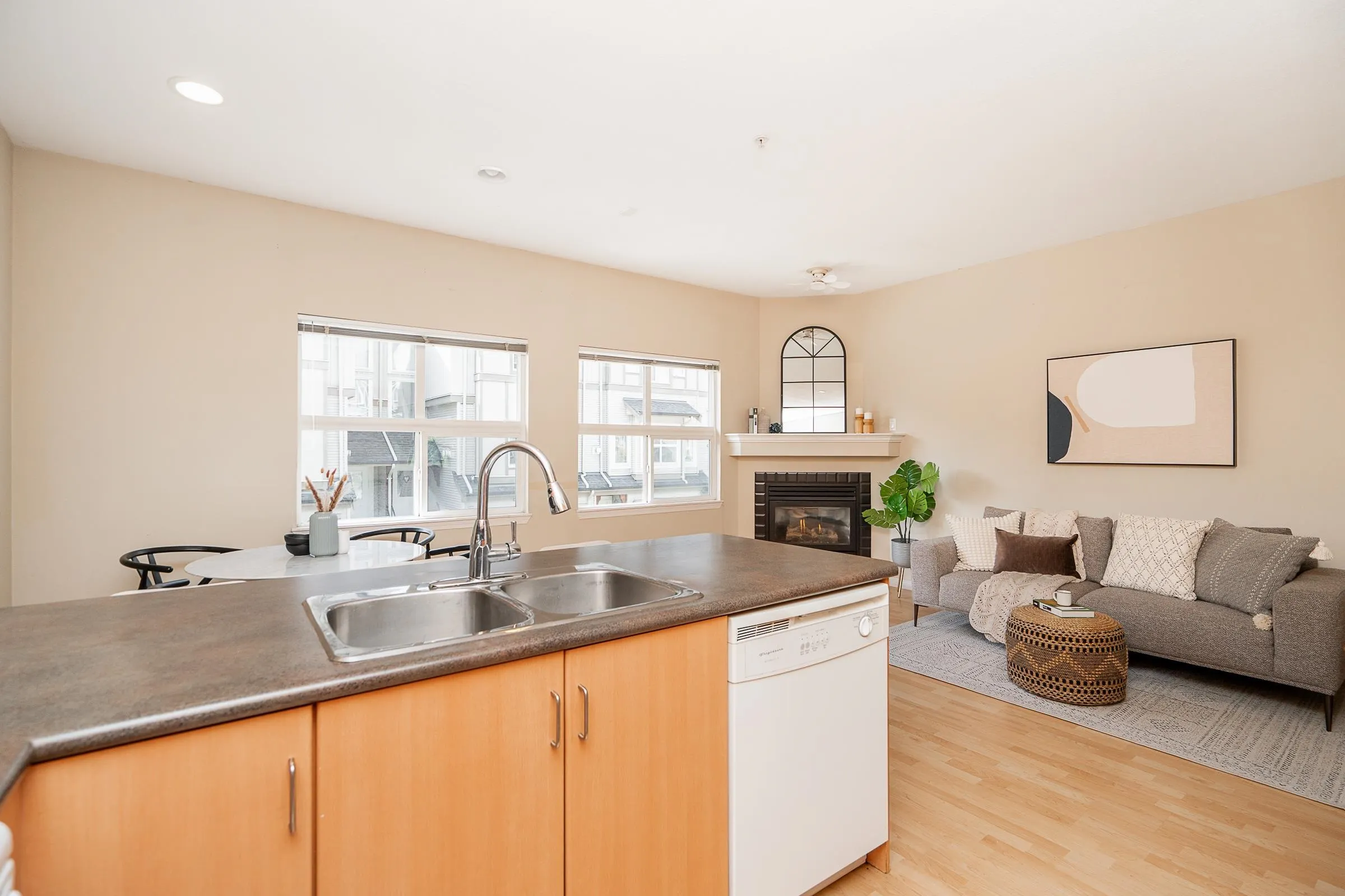70 1055 Riverwood Gate
