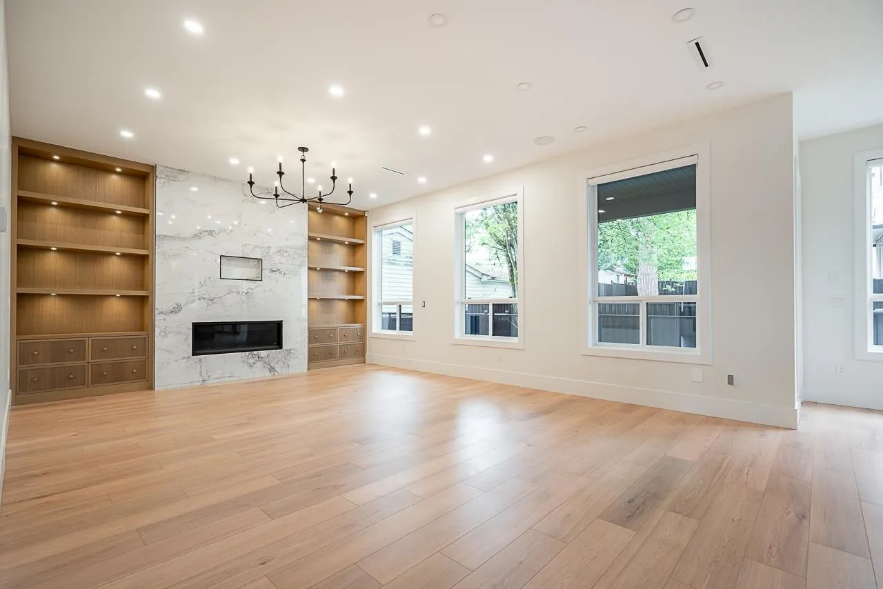 13866 115 Avenue