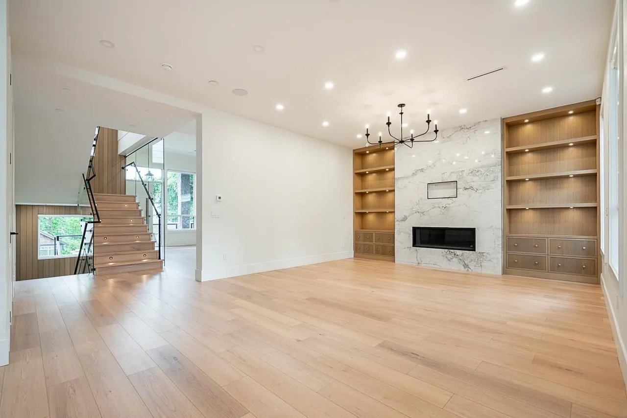 13866 115 Avenue