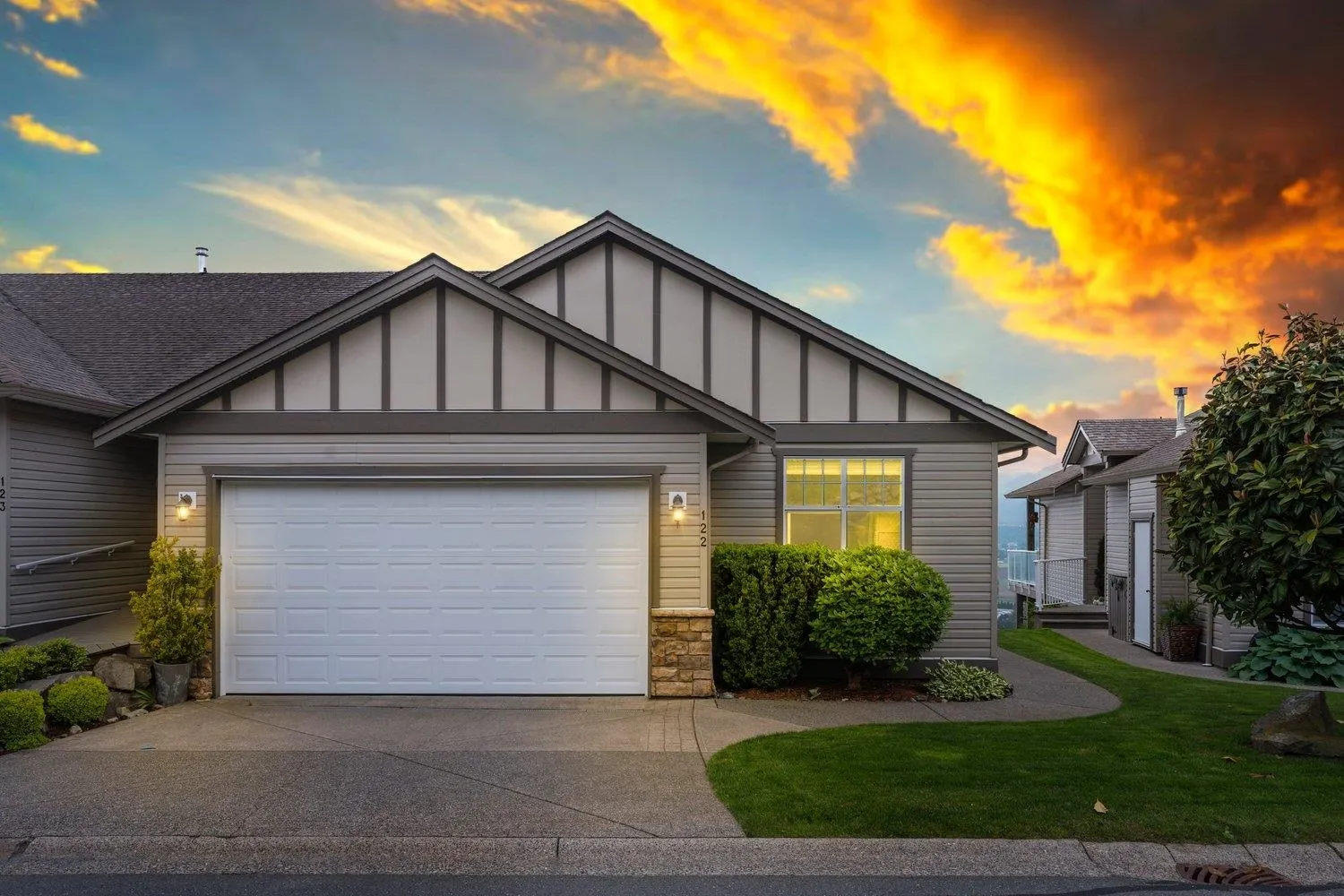 122 8590 Sunrise Drive