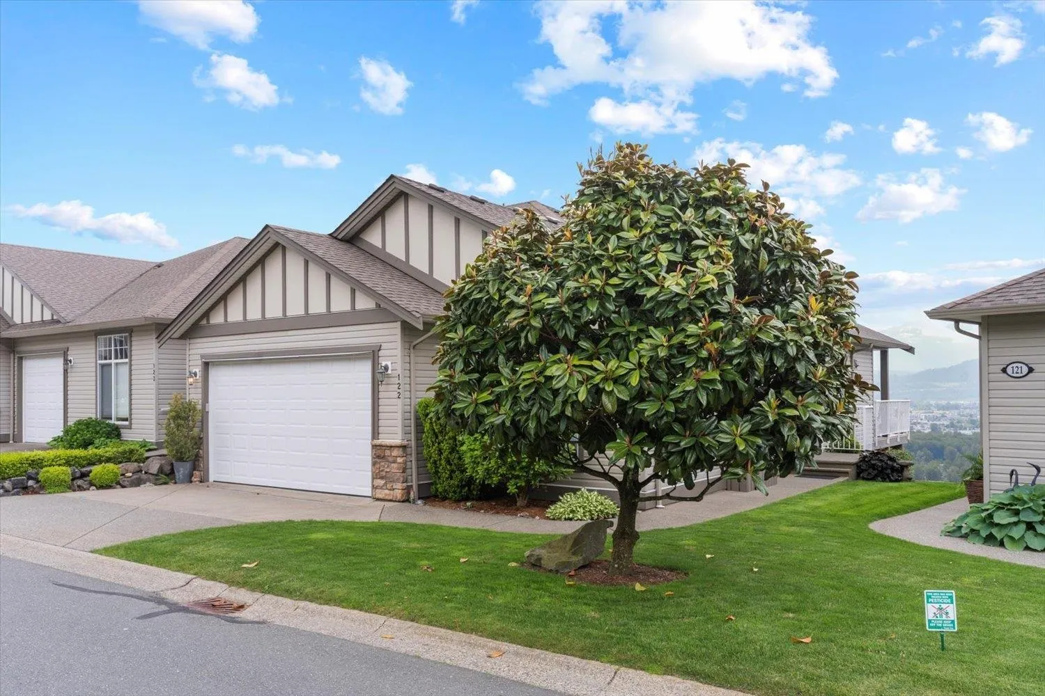 122 8590 Sunrise Drive