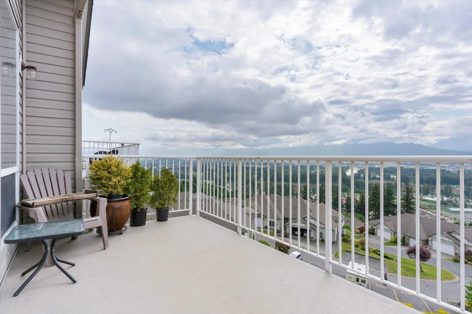 122 8590 Sunrise Drive