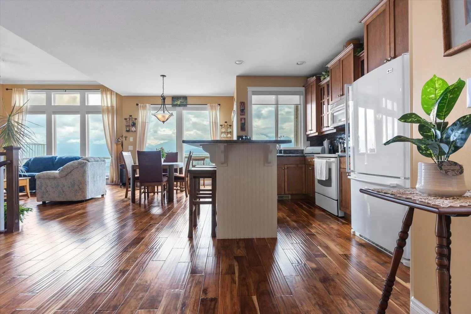 122 8590 Sunrise Drive