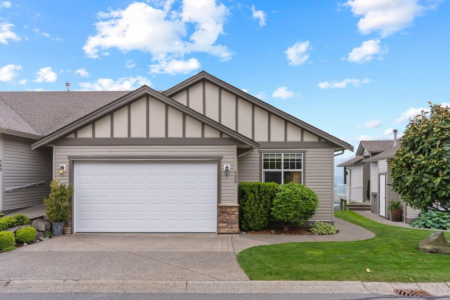 122 8590 Sunrise Drive