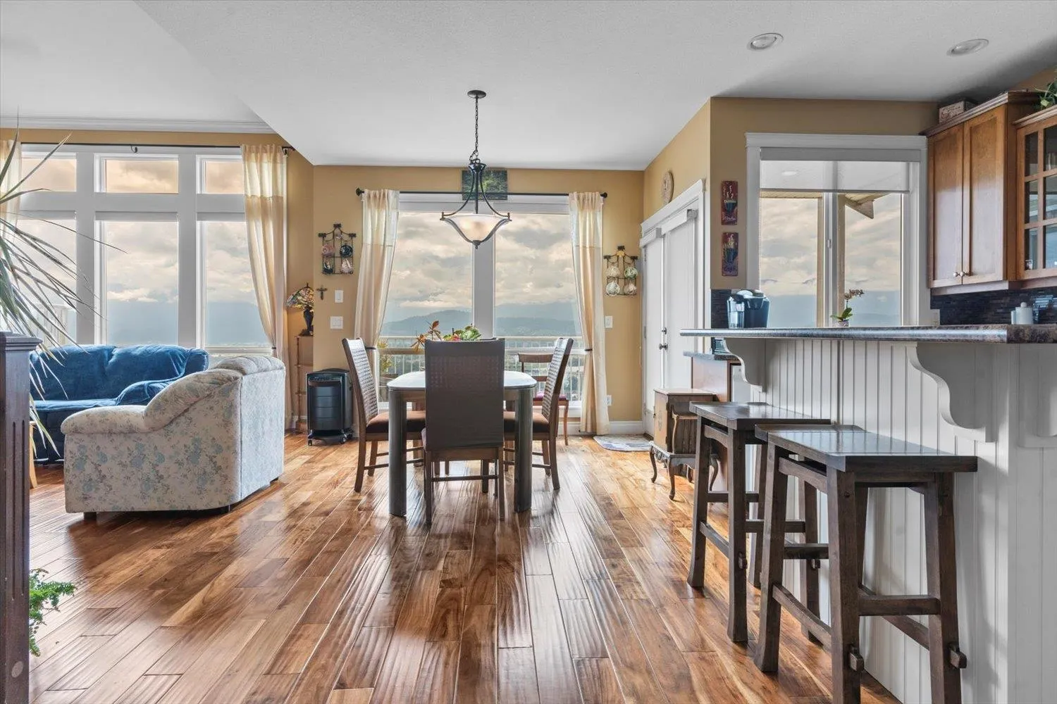 122 8590 Sunrise Drive