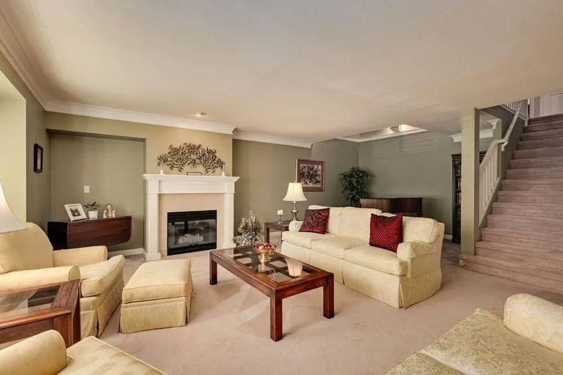 16 101 Parkside Drive