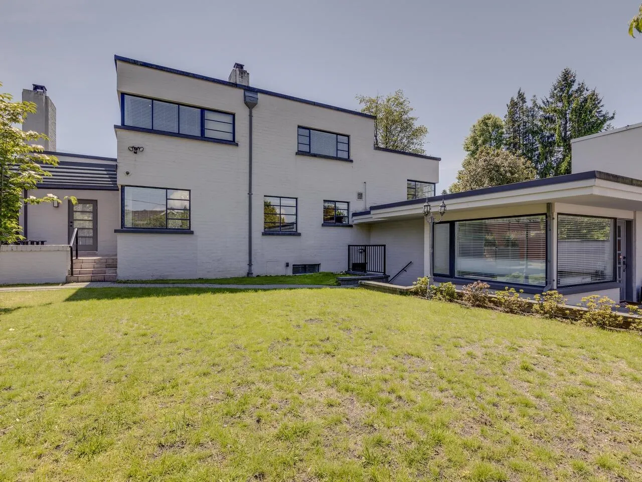 1529 W 33rd Avenue