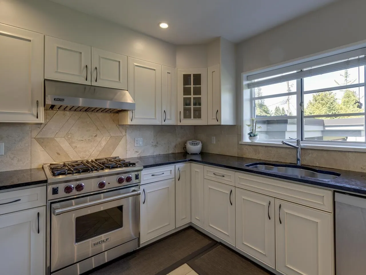 1529 W 33rd Avenue