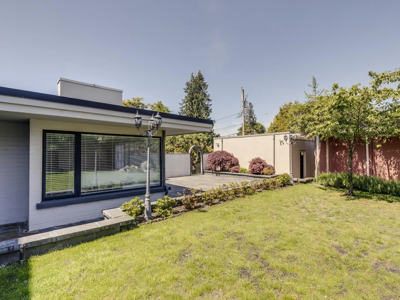 1529 W 33rd Avenue