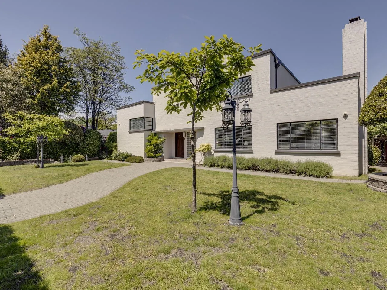 1529 W 33rd Avenue