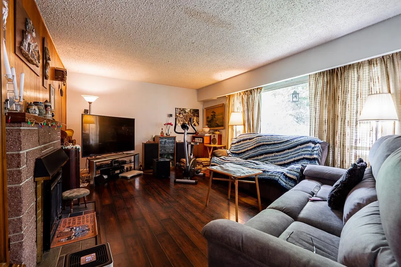 18365 Lougheed Highway