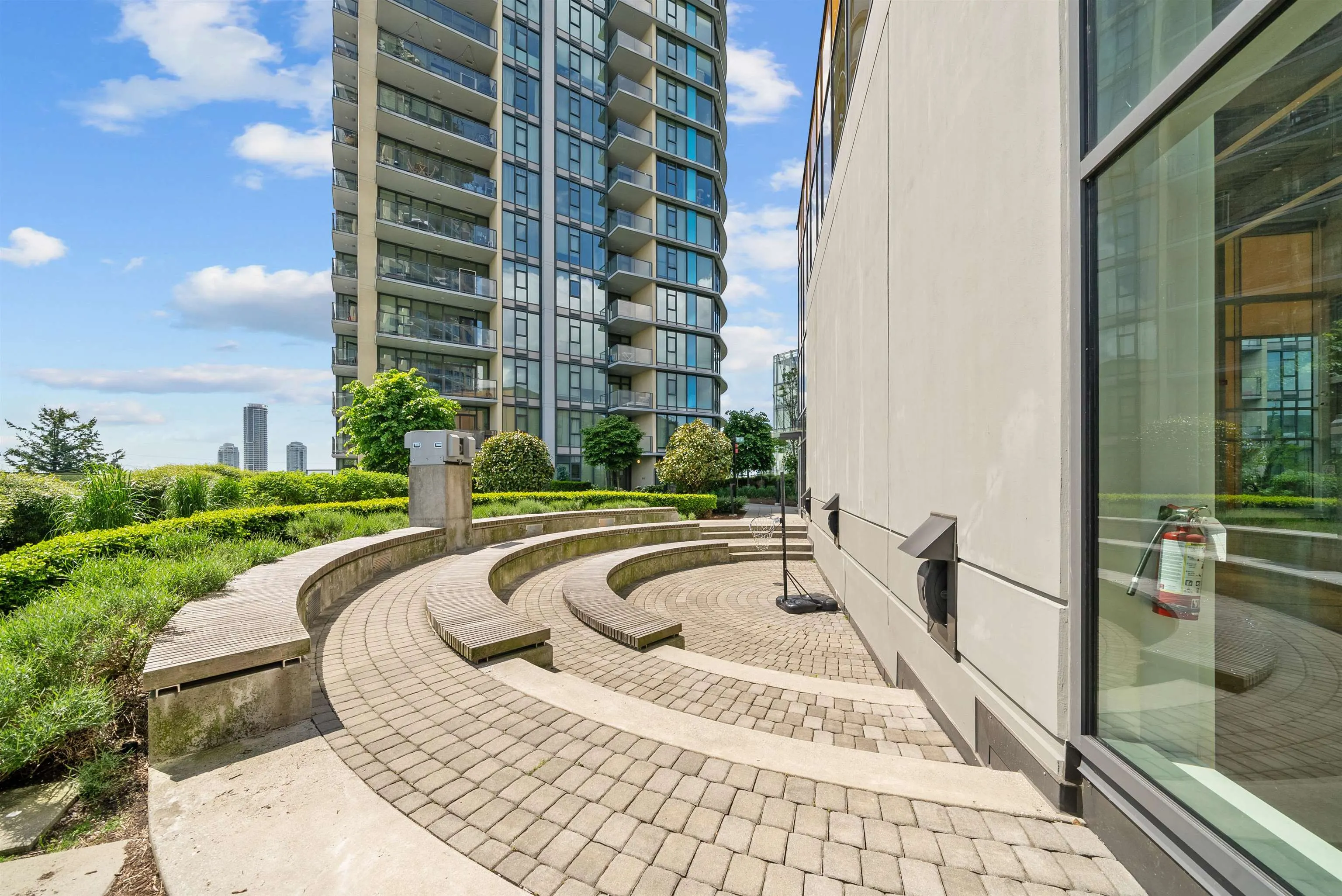 802 7388 Kingsway