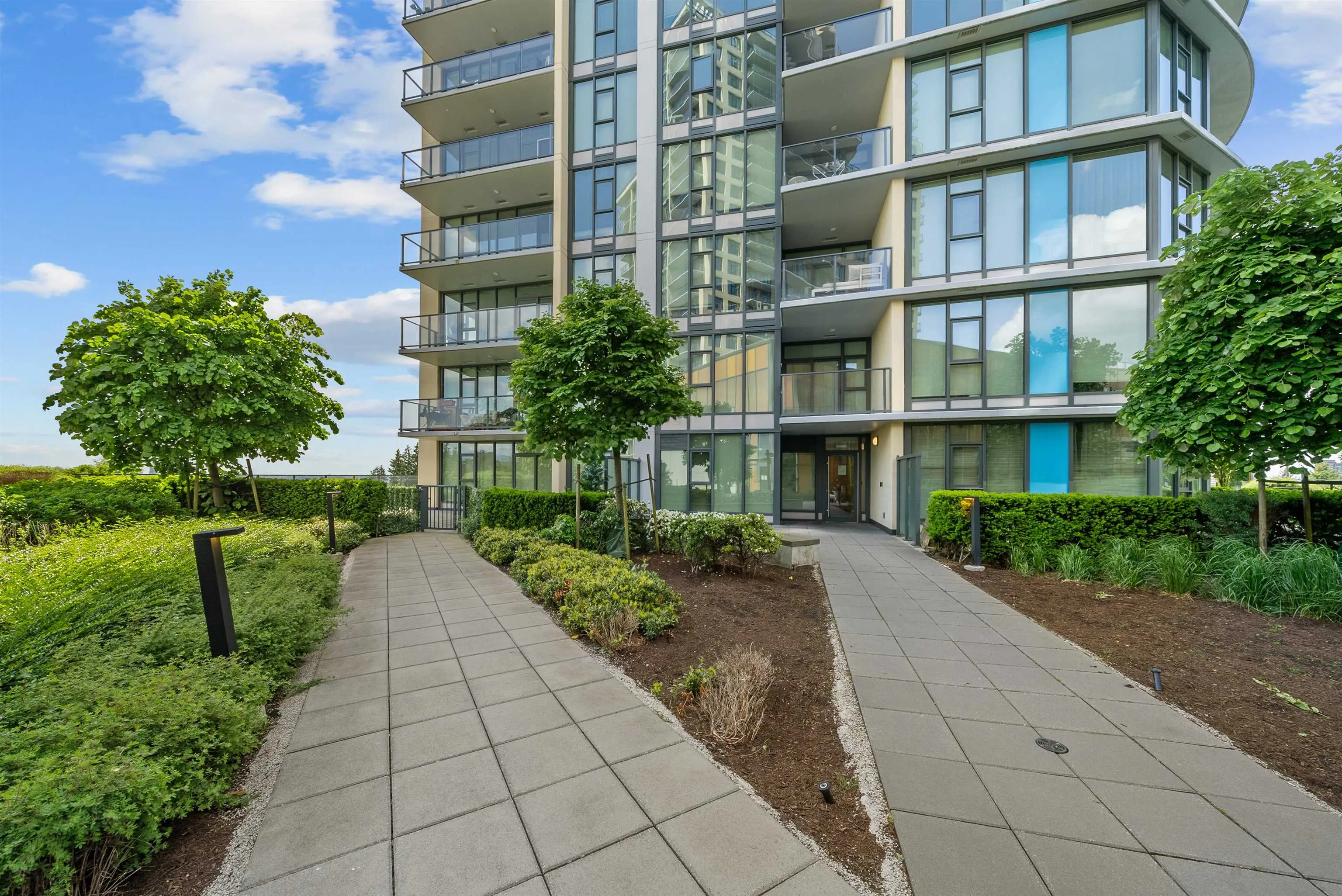 802 7388 Kingsway
