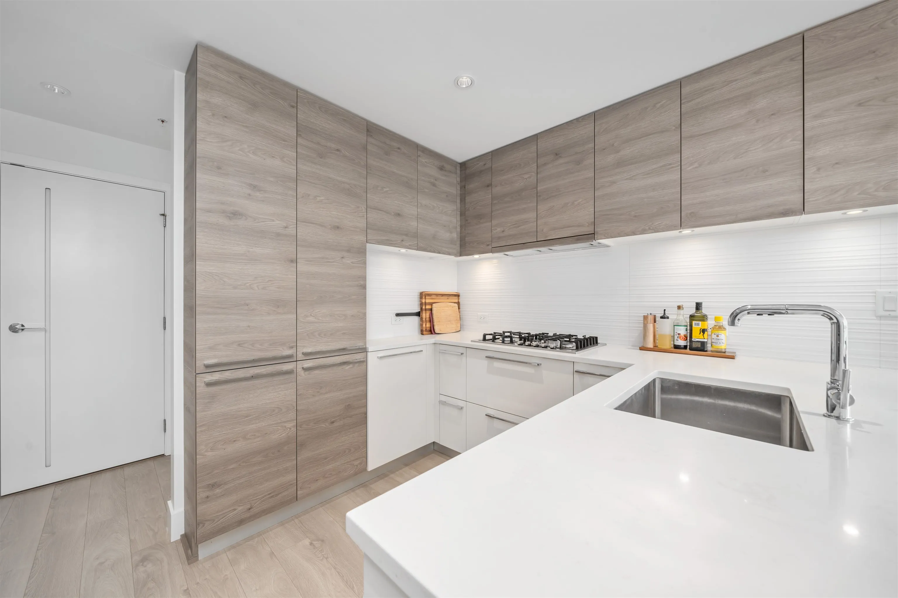 802 7388 Kingsway