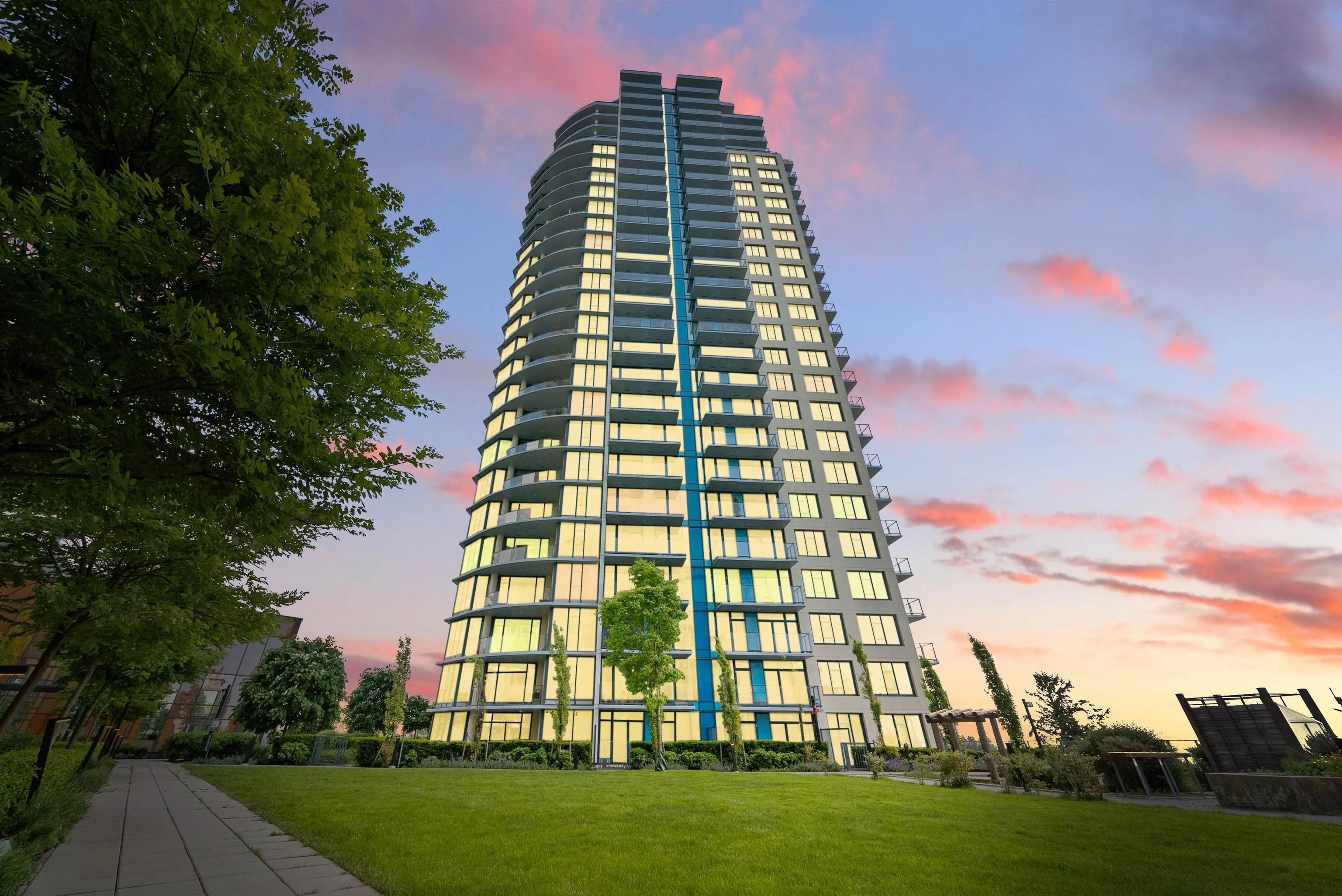 802 7388 Kingsway