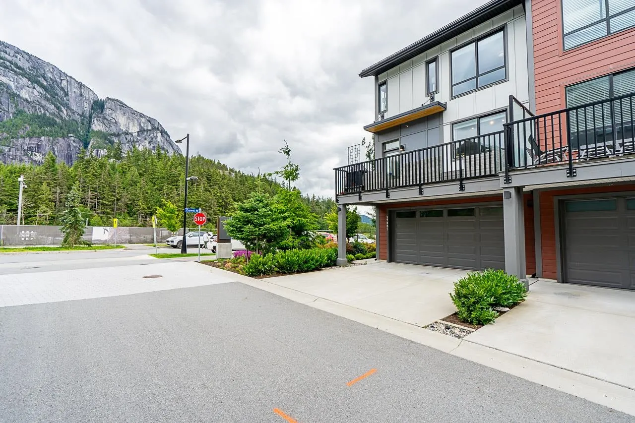 37981 Helm Way