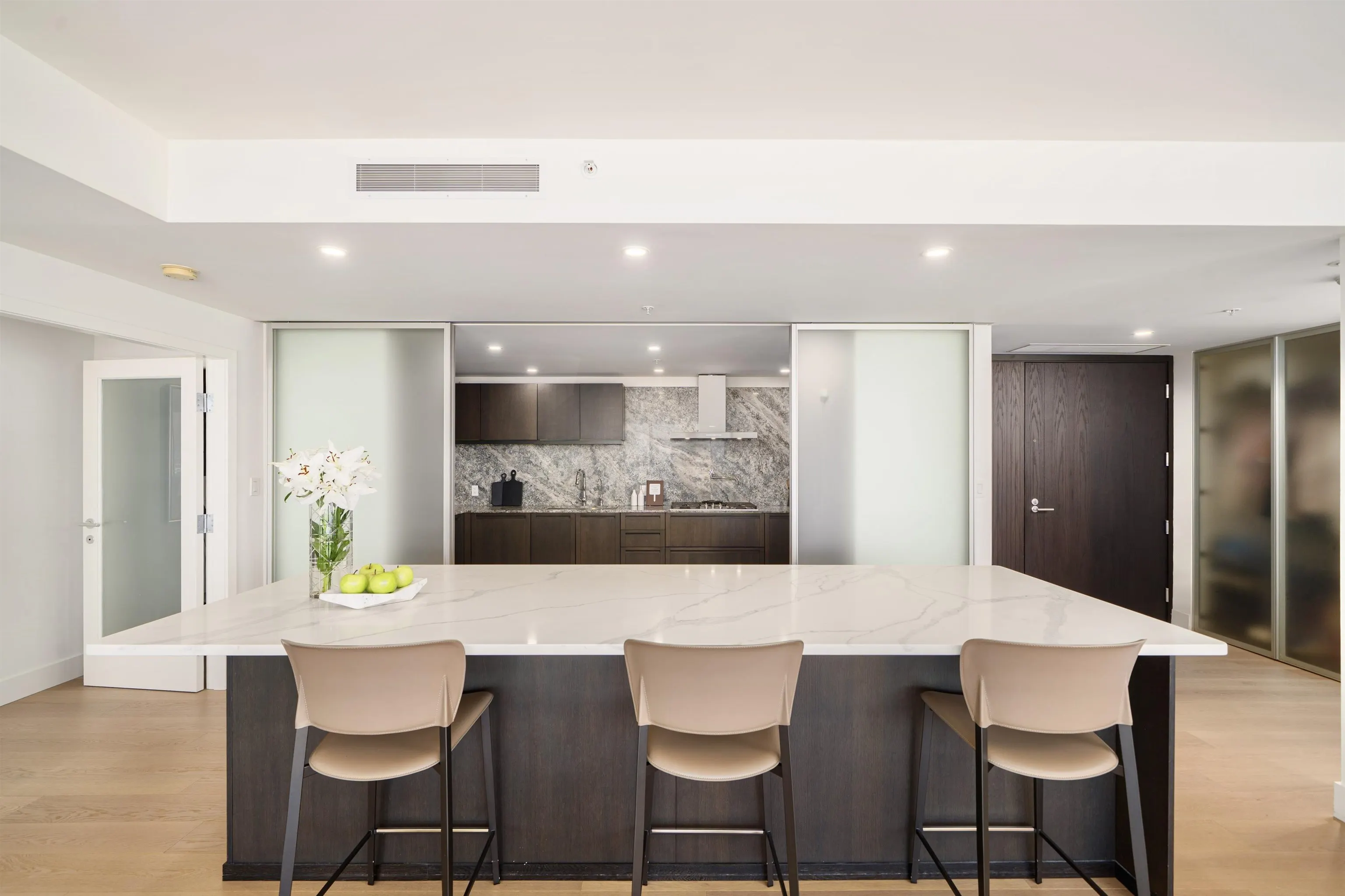 4102 1011 W Cordova Street