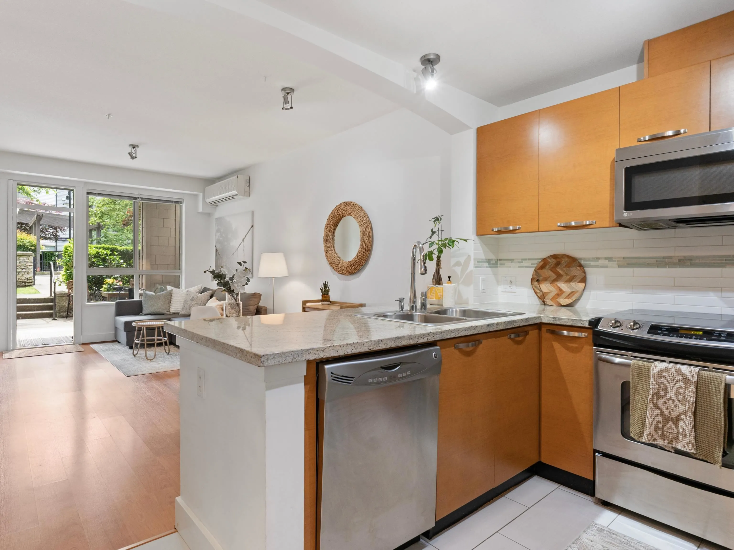 208 7428 Byrnepark Walk