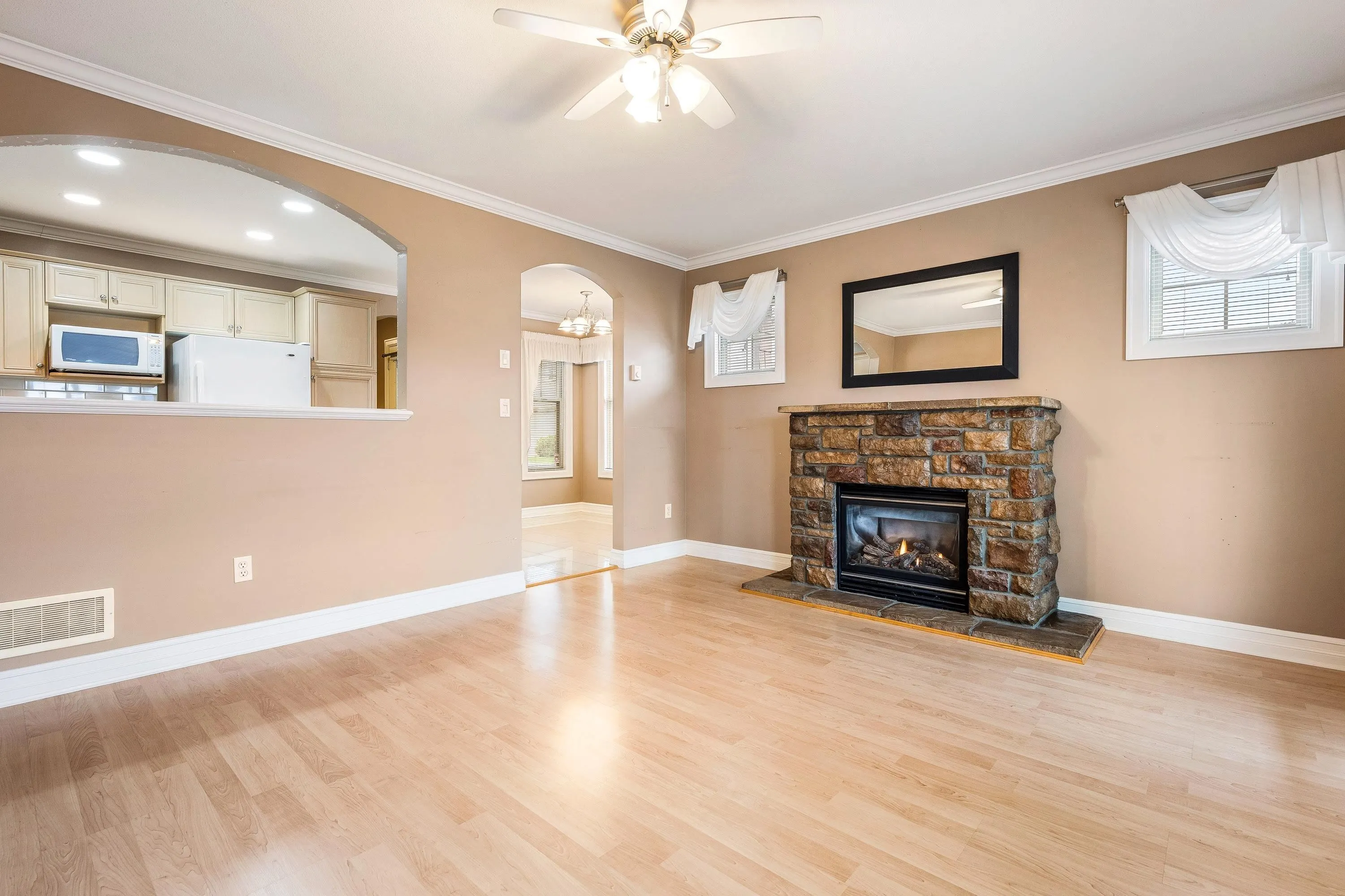 9 6887 Sheffield Way