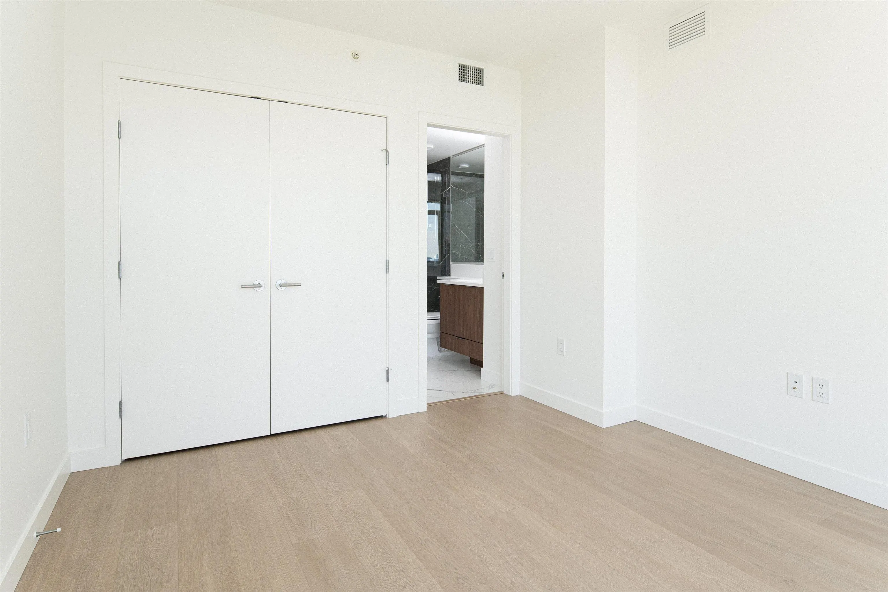 1306 7683 Park Crescent