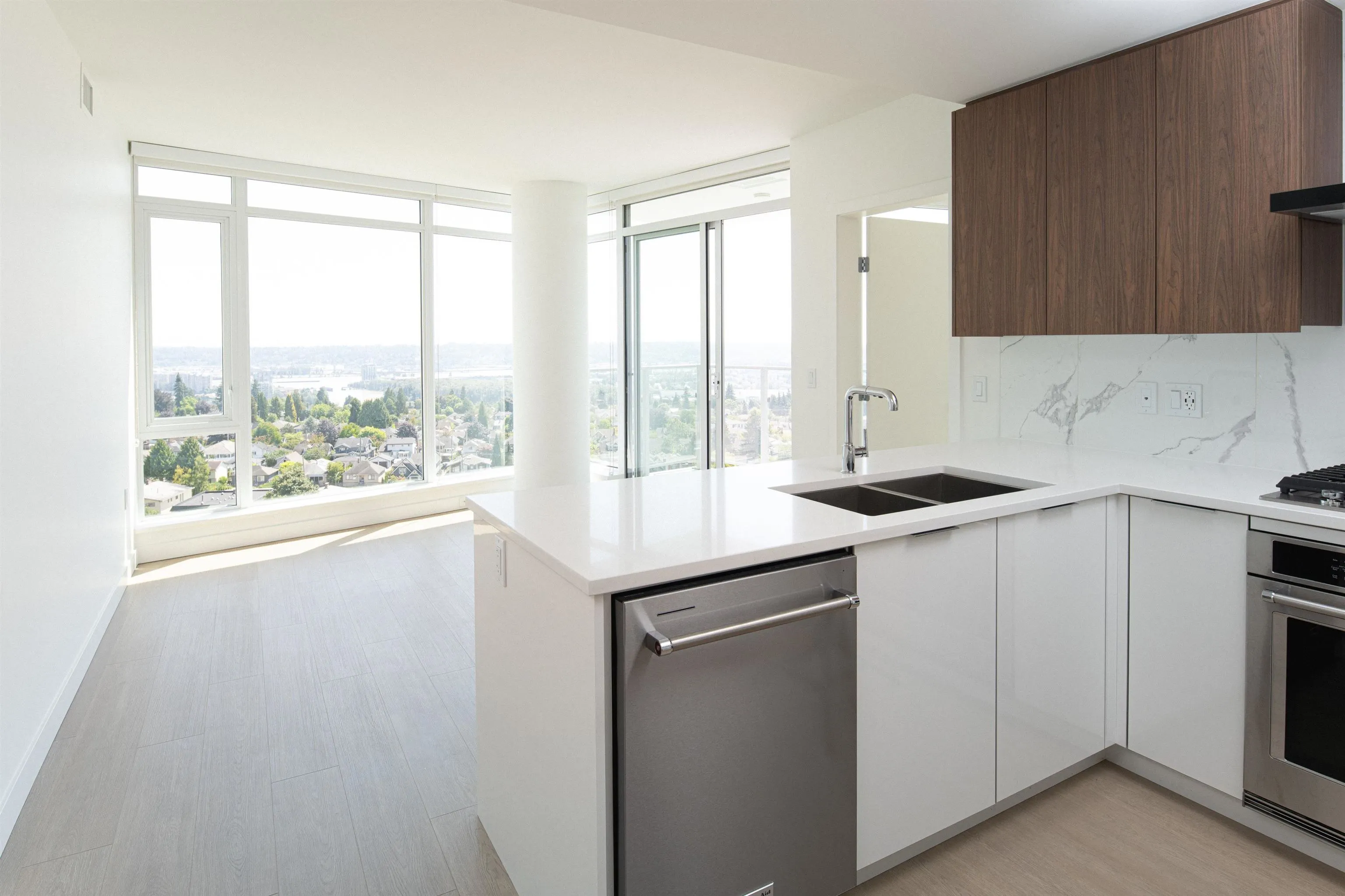 1306 7683 Park Crescent