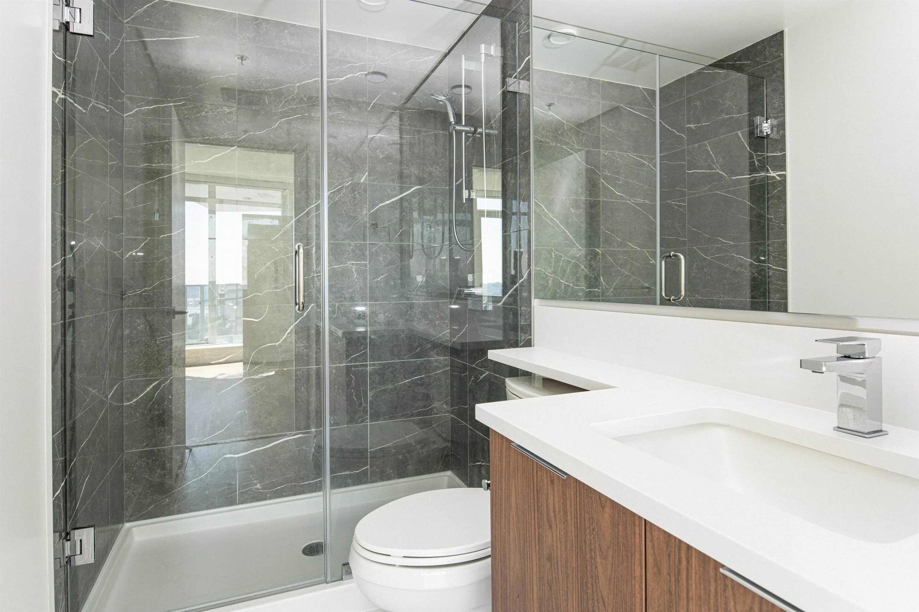 1306 7683 Park Crescent