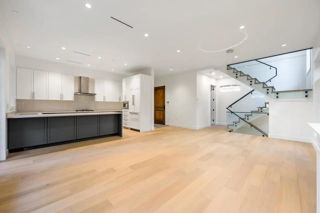 5838 Highbury Street