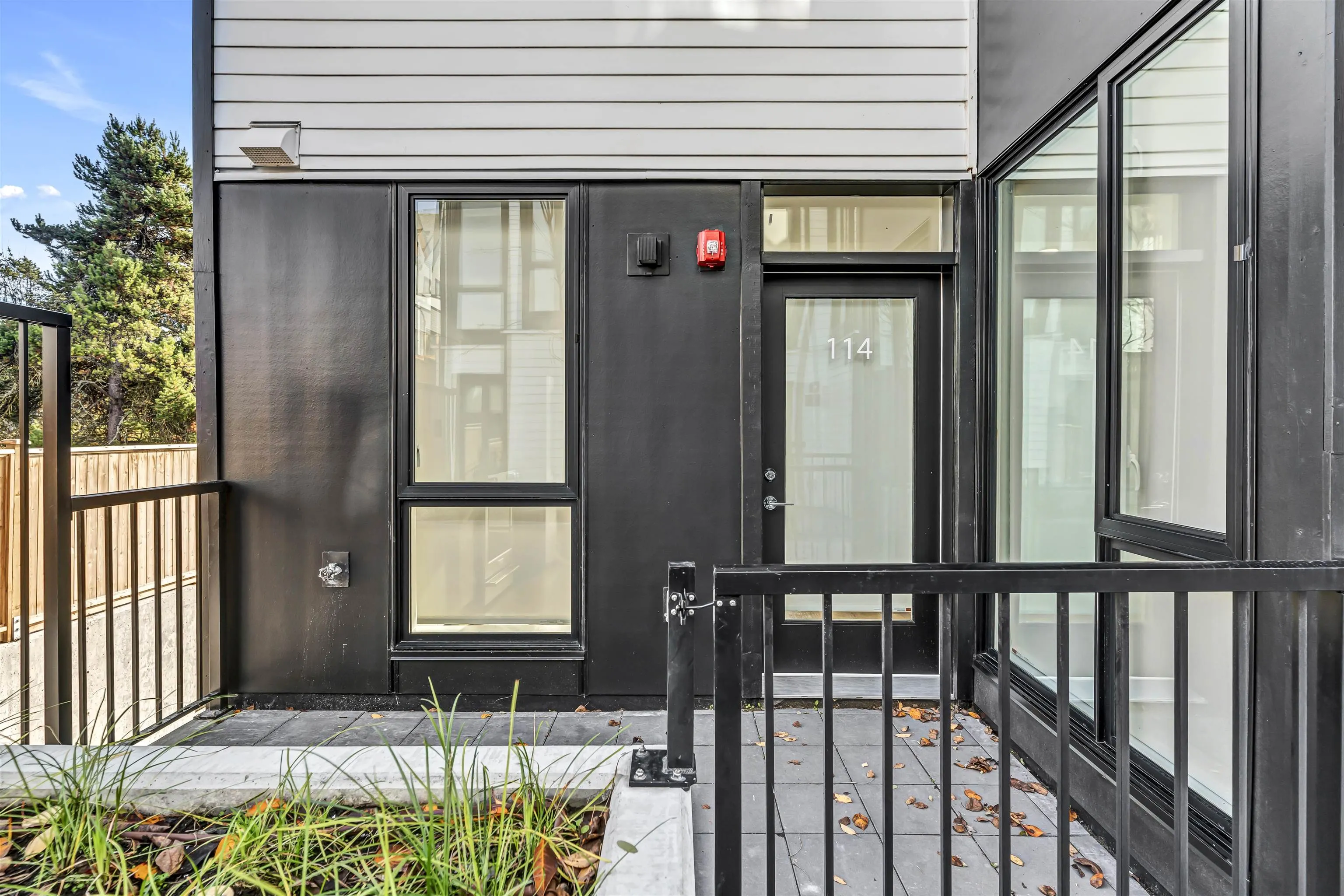 114 1306 Laval Square
