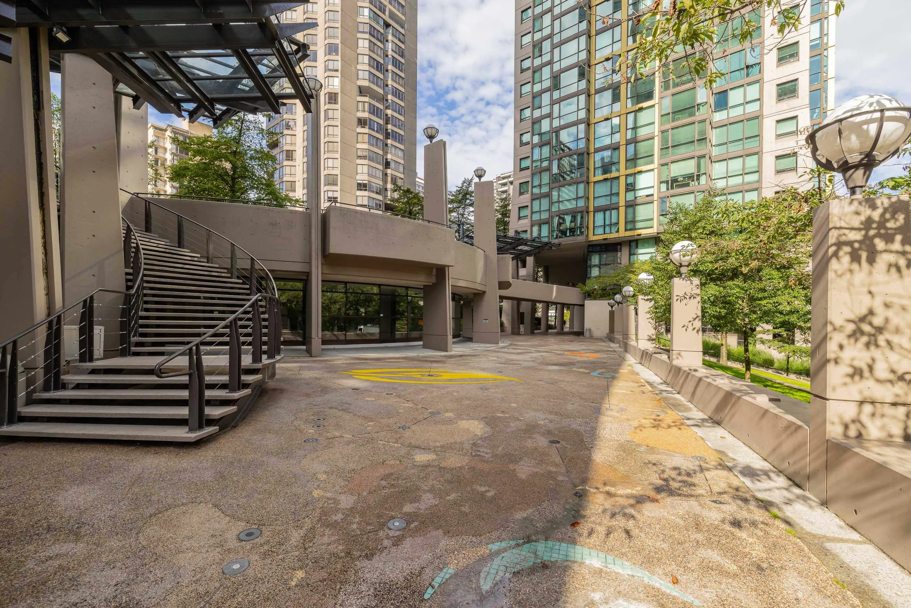 411 1367 Alberni Street