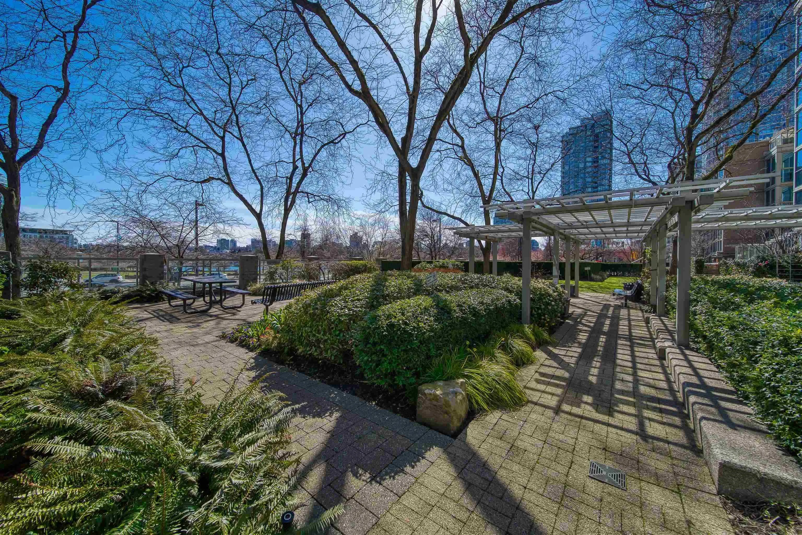1806 388 Drake Street